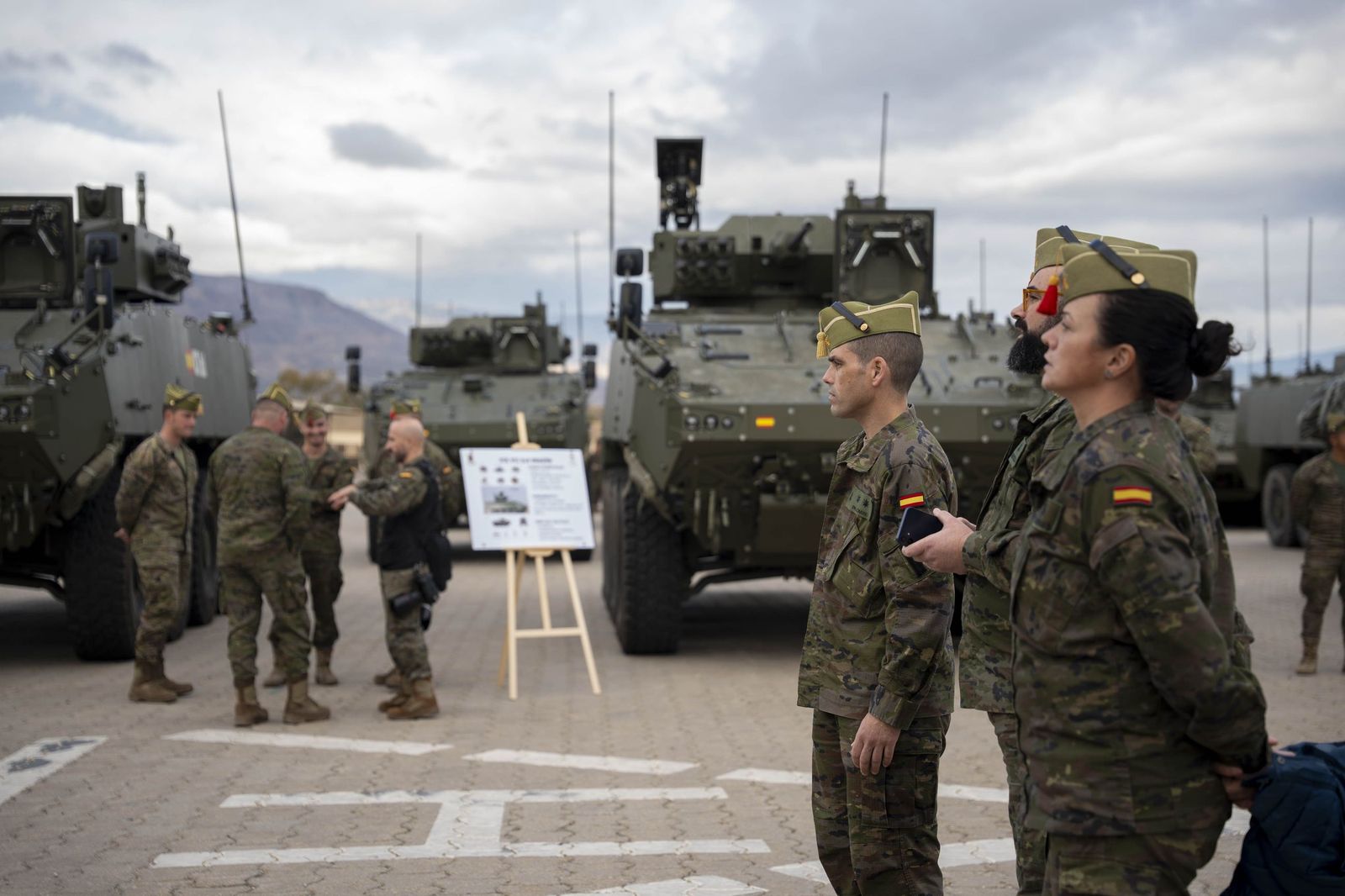 Margarita Robles entrega en Viator los primeros vehículos 8x8 ‘Dragón’ al Ejército de Tierra