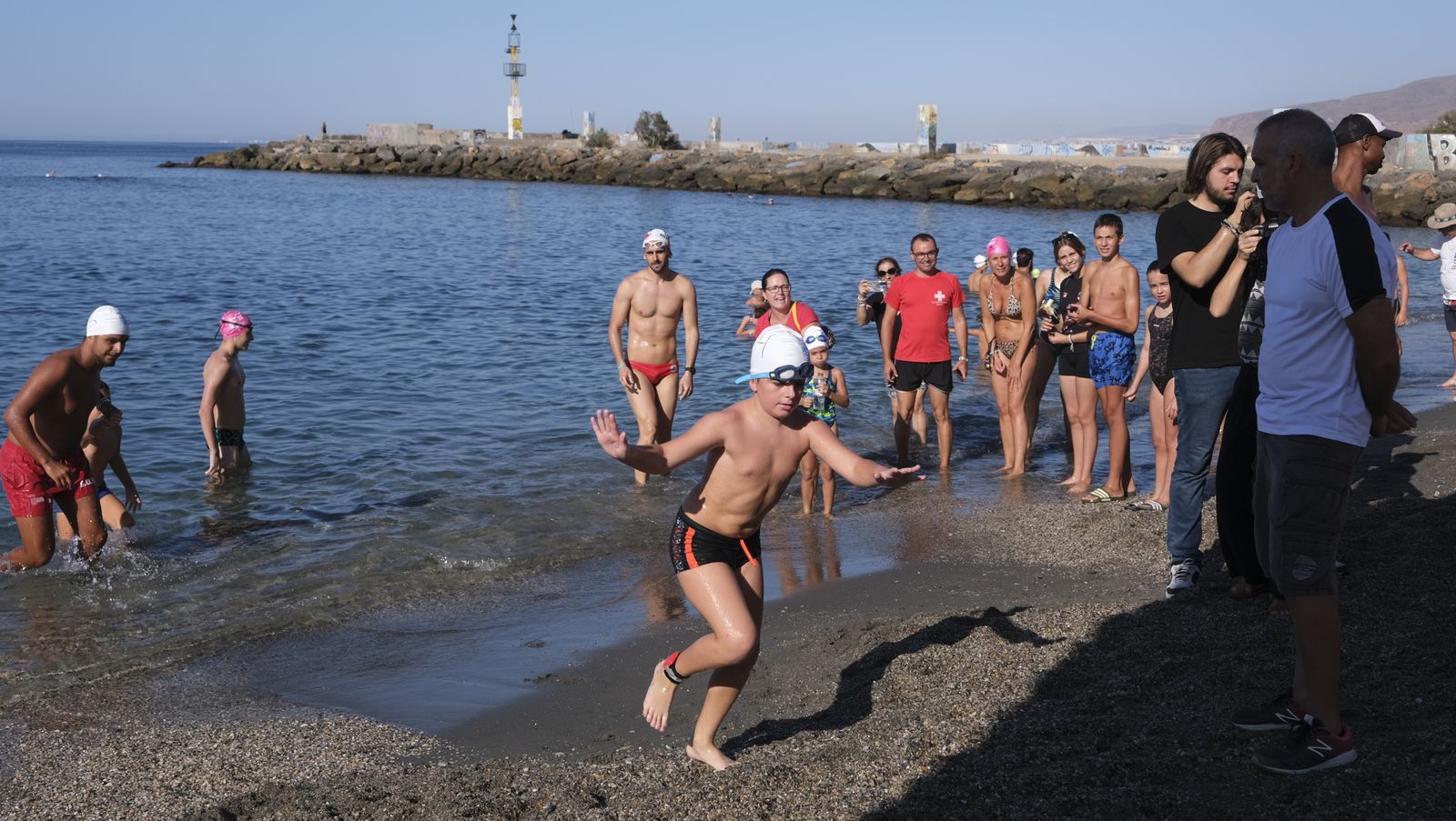 Imágenes de la travesía a nado de la Feria de Almería 2022