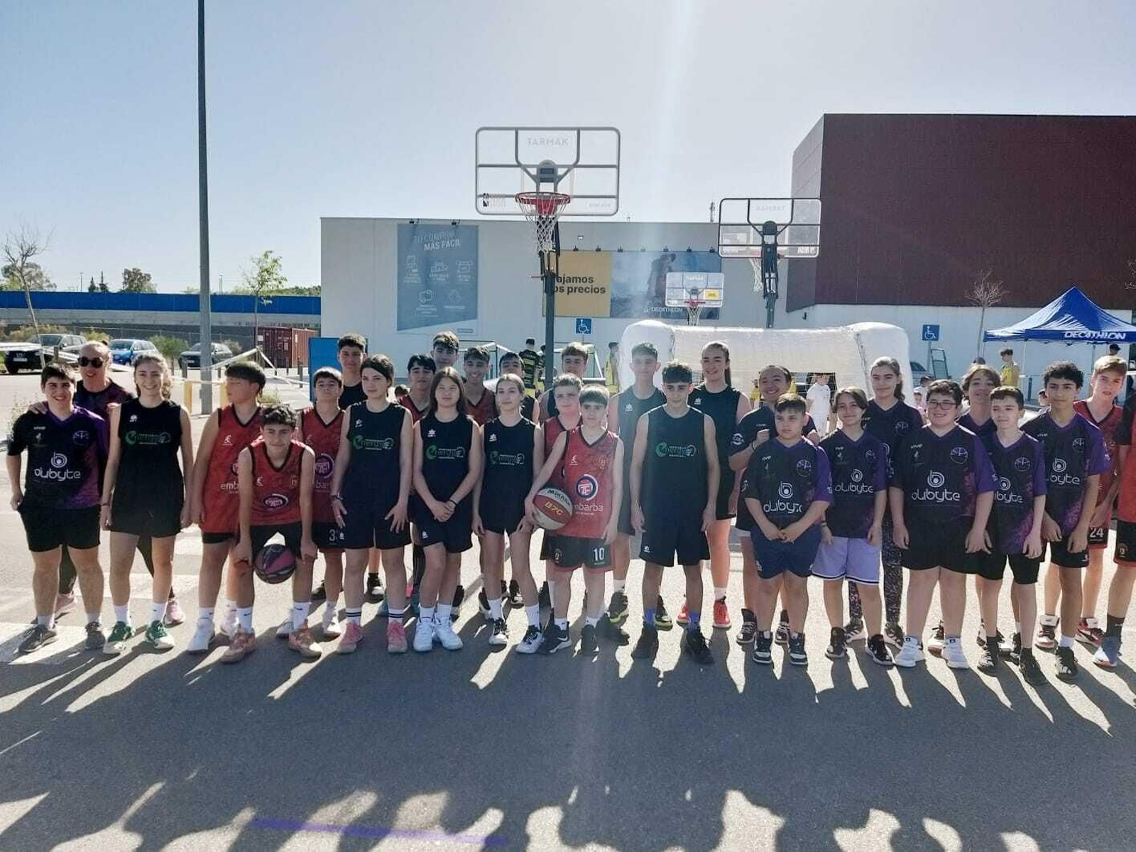 En imágenes: basket solidario de la mano del CD Bulevar en favor de ALES