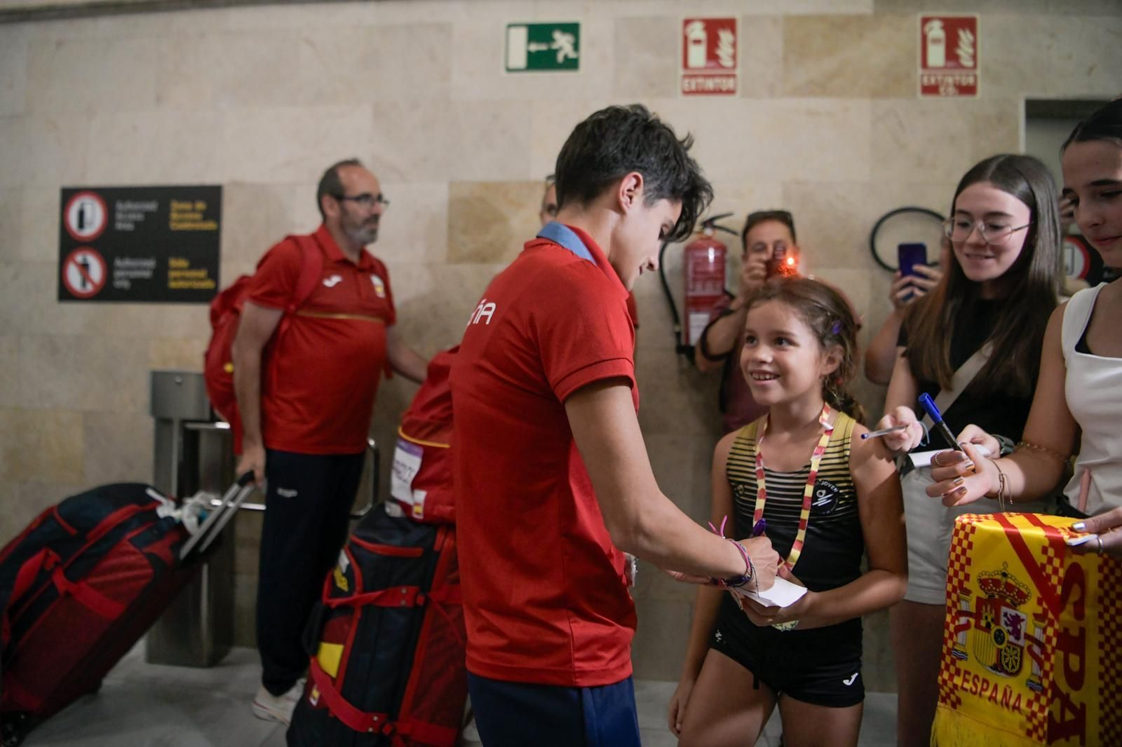 Granada recibe a la campeona María Pérez, en imágenes