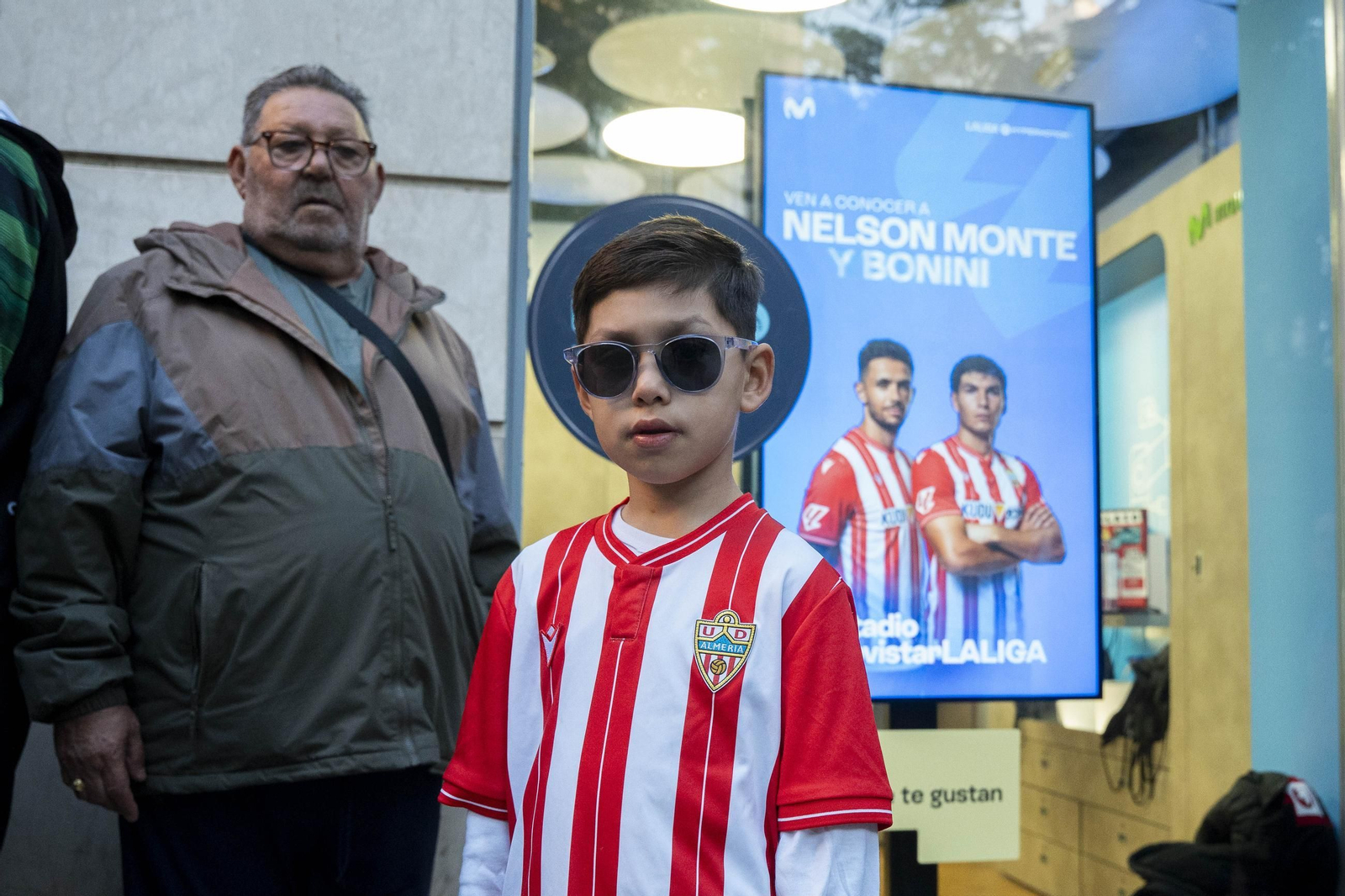 Las imágenes del encuentro con los aficionados de Monte y Bonini en el Paseo de Almería