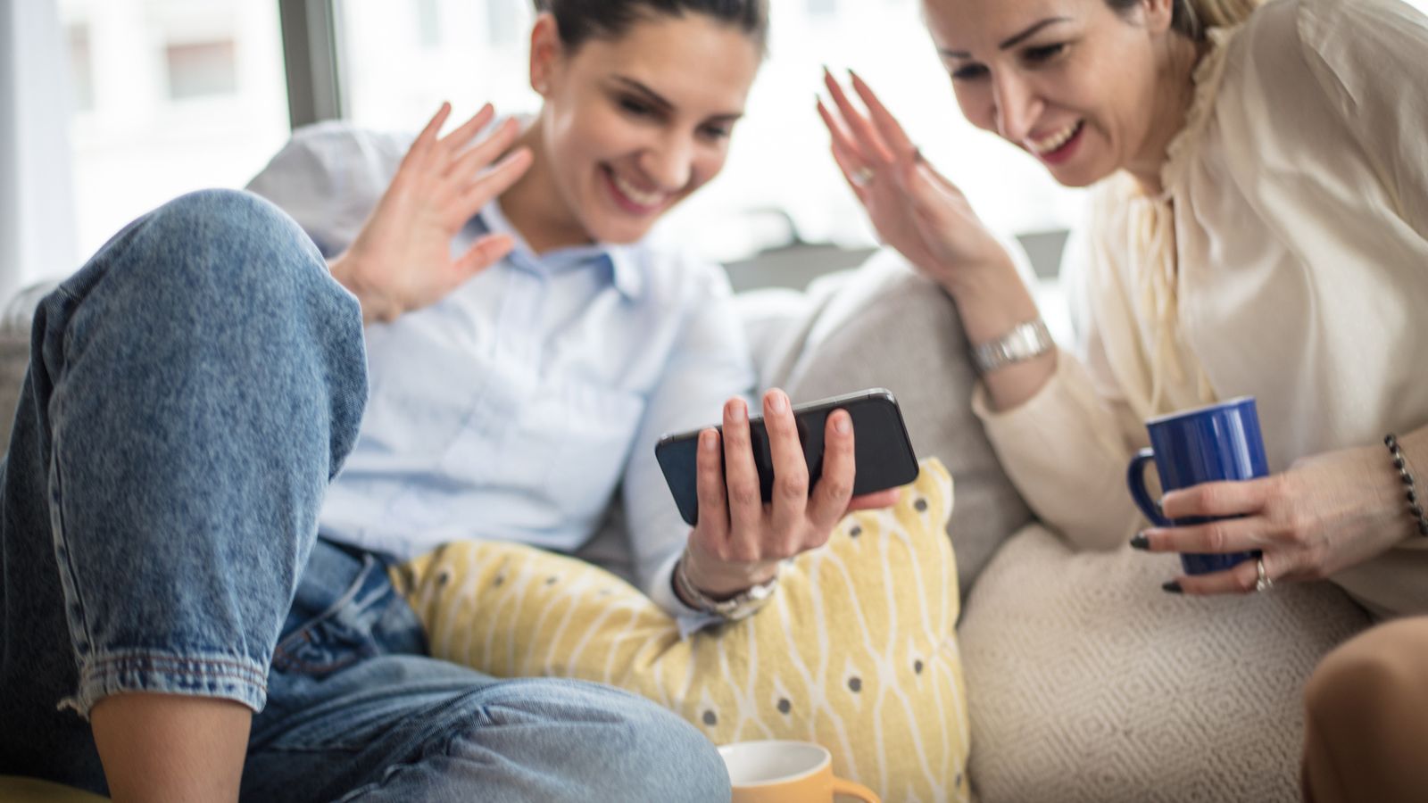 La mayoría de los usuarios utiliza WhatsApp en el teléfono móvil.