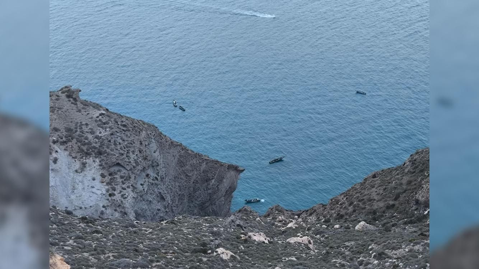 varias narcolanchas en las inmediaciones de Mesa Roldán (Carboneras).