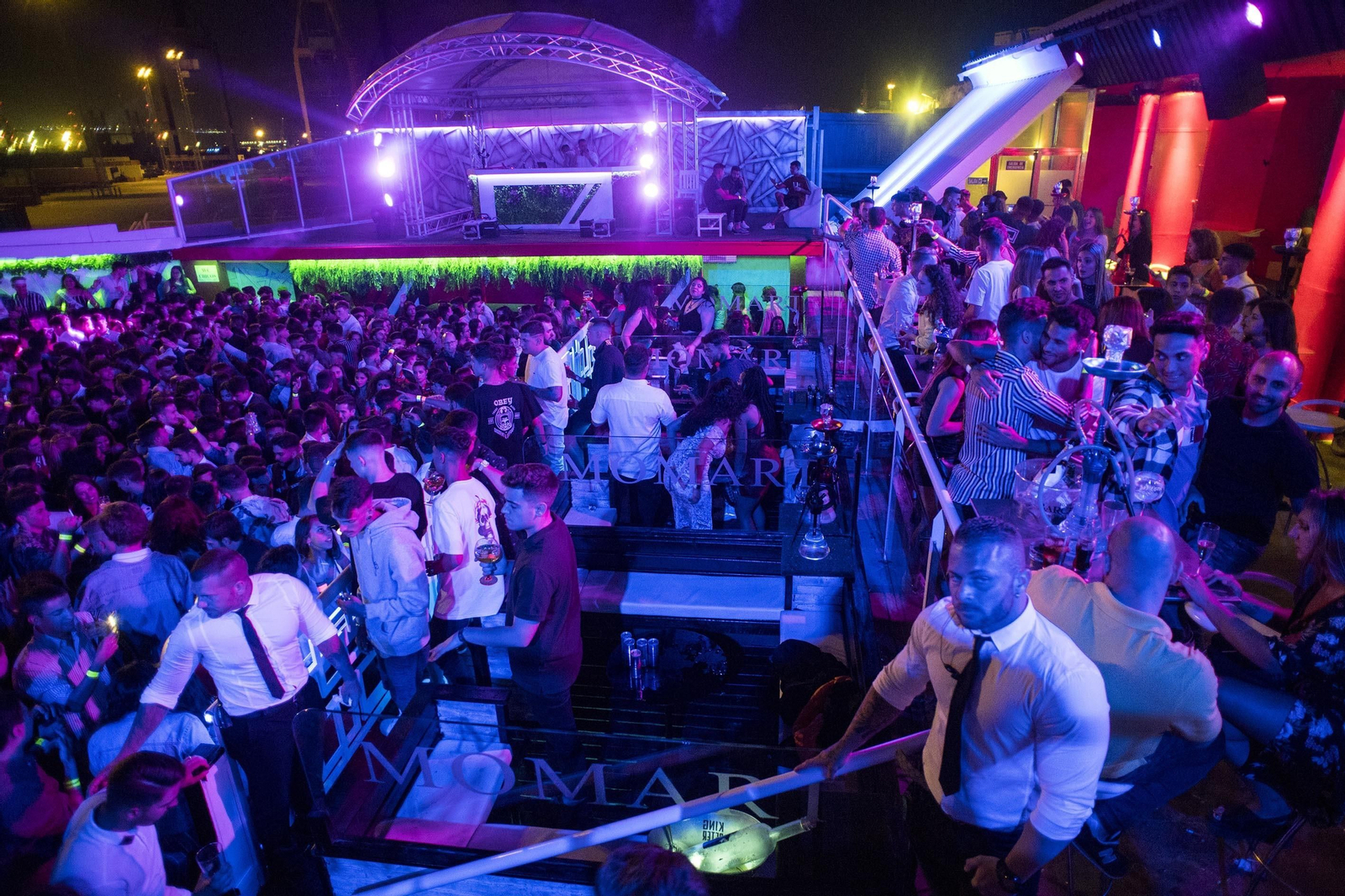 Una imagen prepandemia de una discoteca gaditana, imposible hoy bajo las restricciones y medidas de seguridad vigentes.