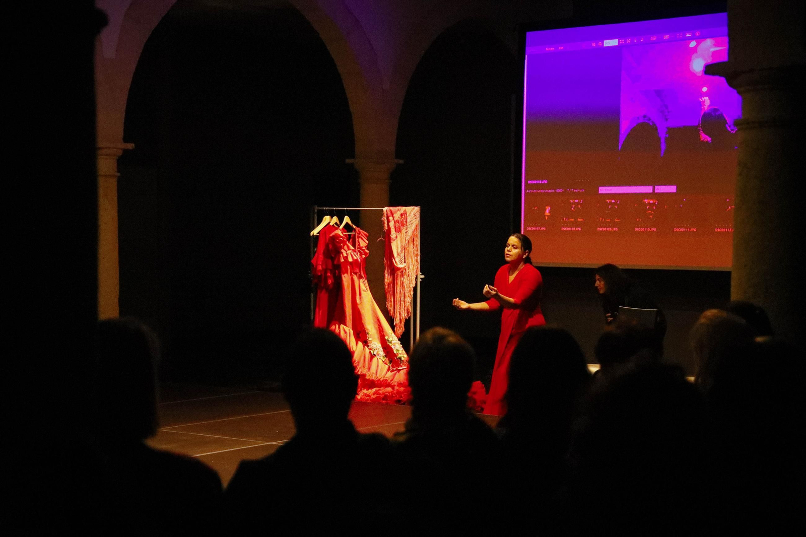 El Centro Andaluz de la Fotografía de Almería presenta el calendario 2025 con la actuación de la bailaora María Moreno, en imágenes