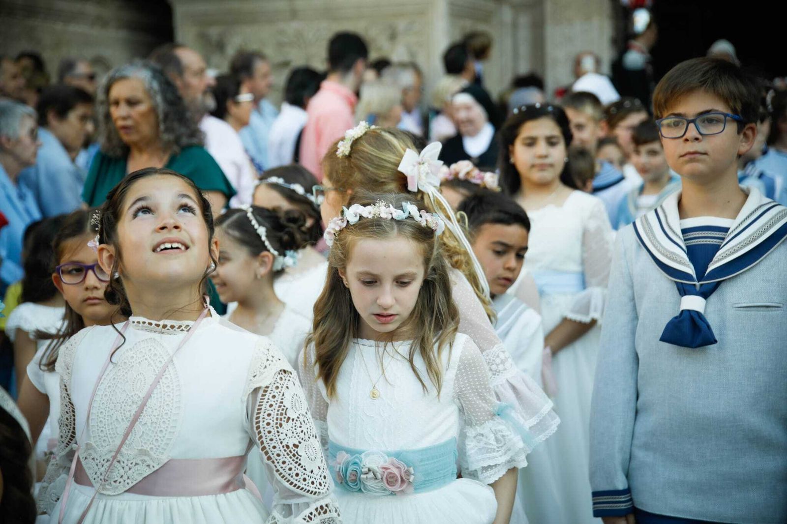 Imágenes de la procesión del Corpus Christi en Almería: así han sido la misa y la posterior marcha por la capital