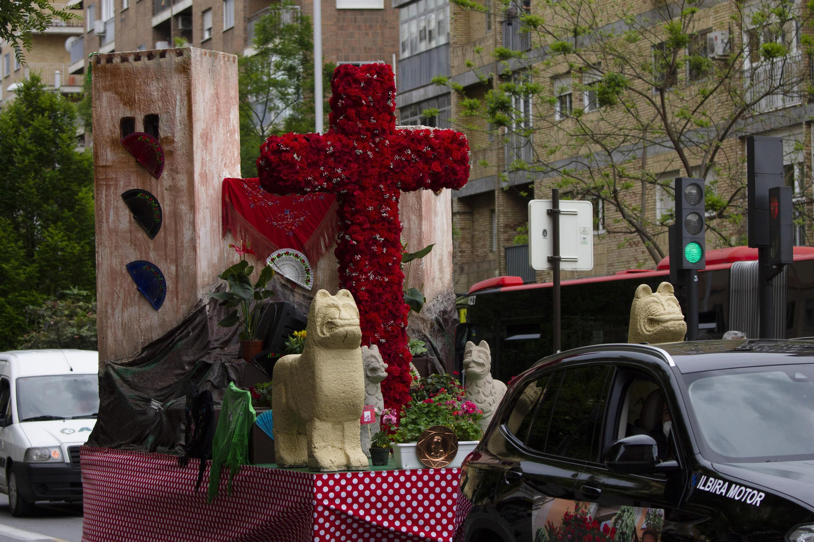 Fotos: Granada se queda con las ganas de más Día de la Cruz por la tarde