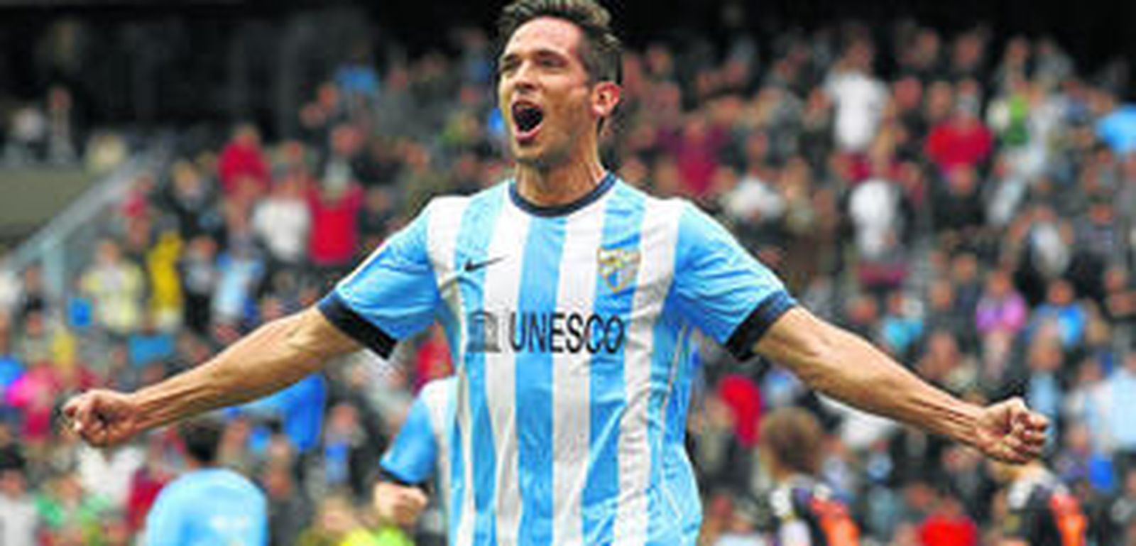 Roque Santa Cruz celebra su gol al Valladolid hace varias jornadas.