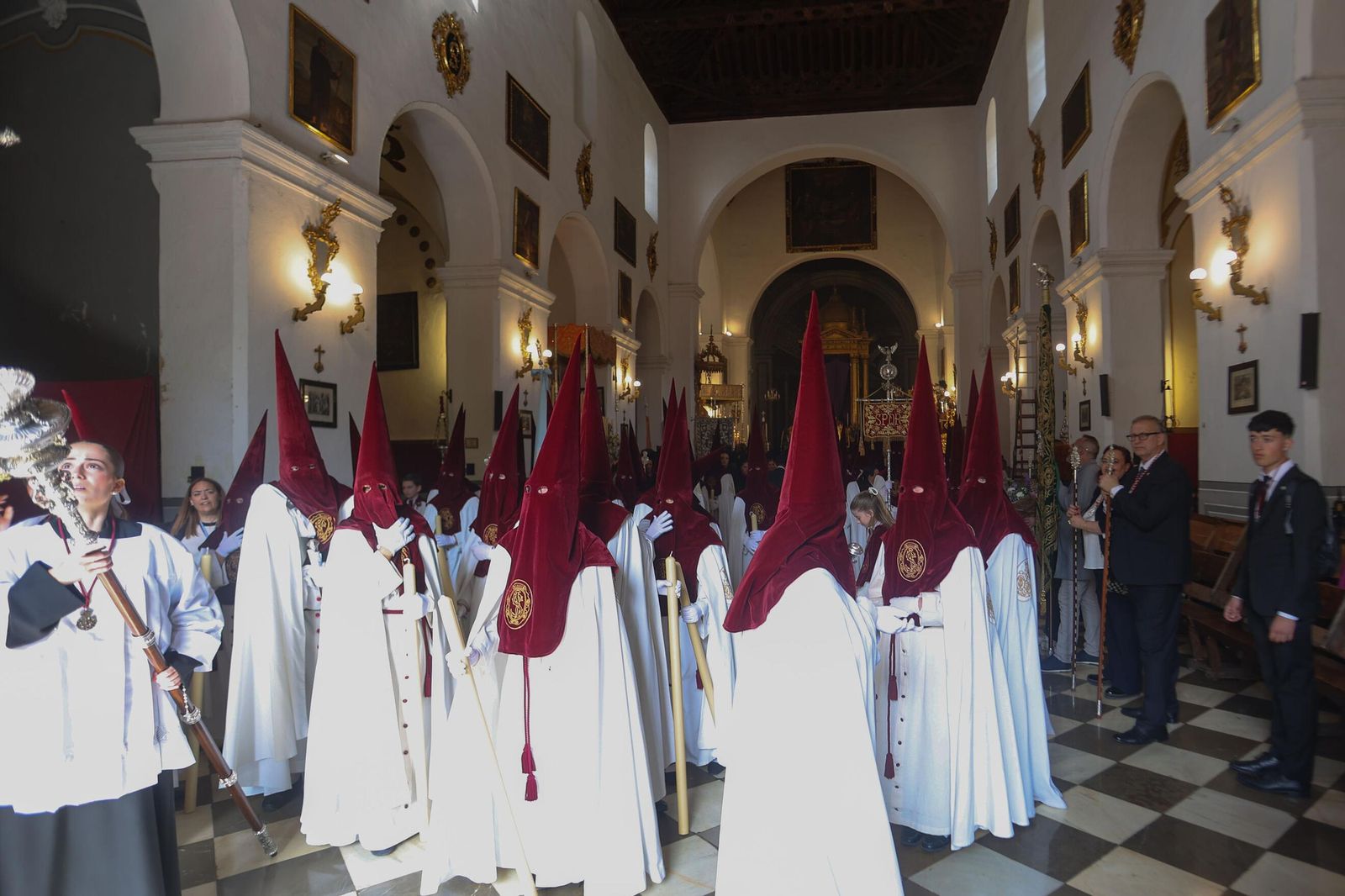 Así vivió Granada la salida de la Hermandad de las Maravillas 2025