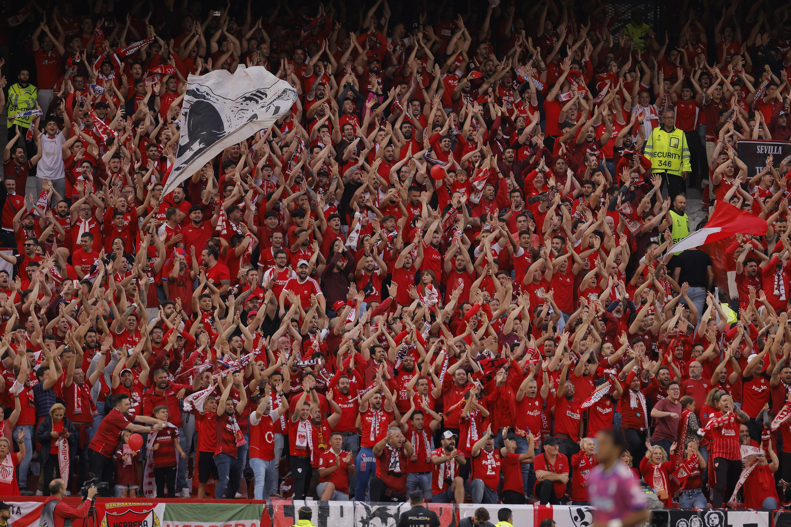 Búscate en las fotos del Sevilla-Juventus