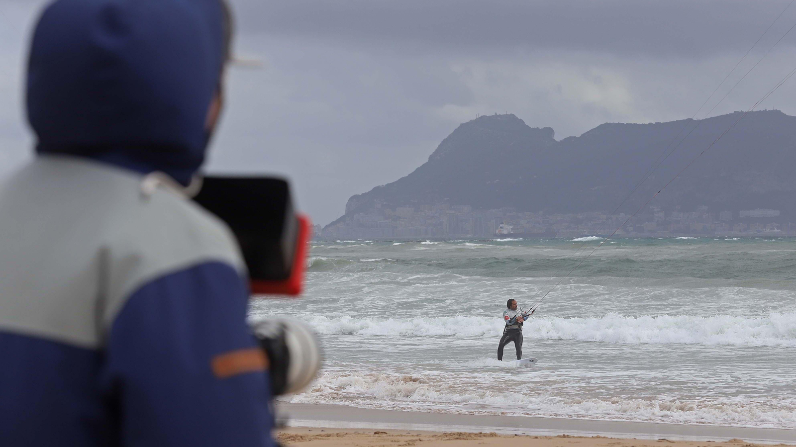 Primera manga del Spain Kiteboarding League en la playa de Getares