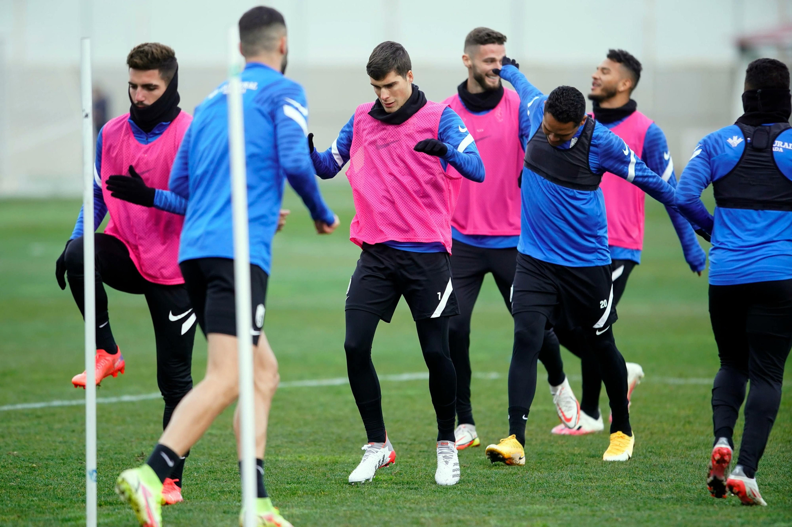 Soro durante el calentamiento junto a sus compañeros.