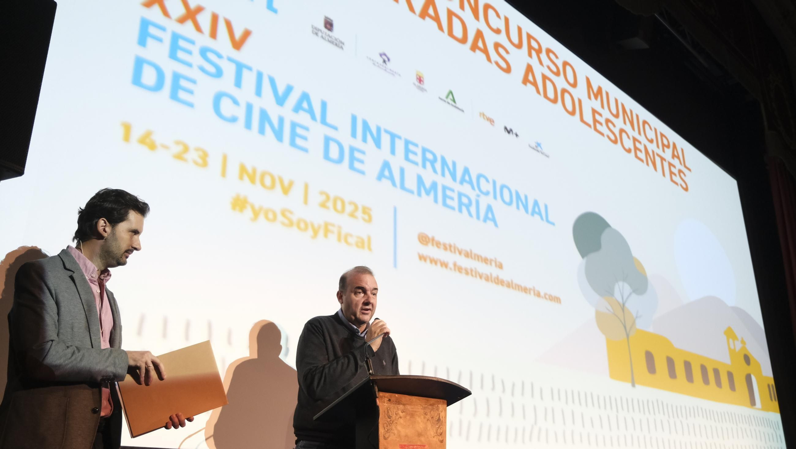 Imágenes de la gala 'Miradas Adolescentes' de FICAL 2025