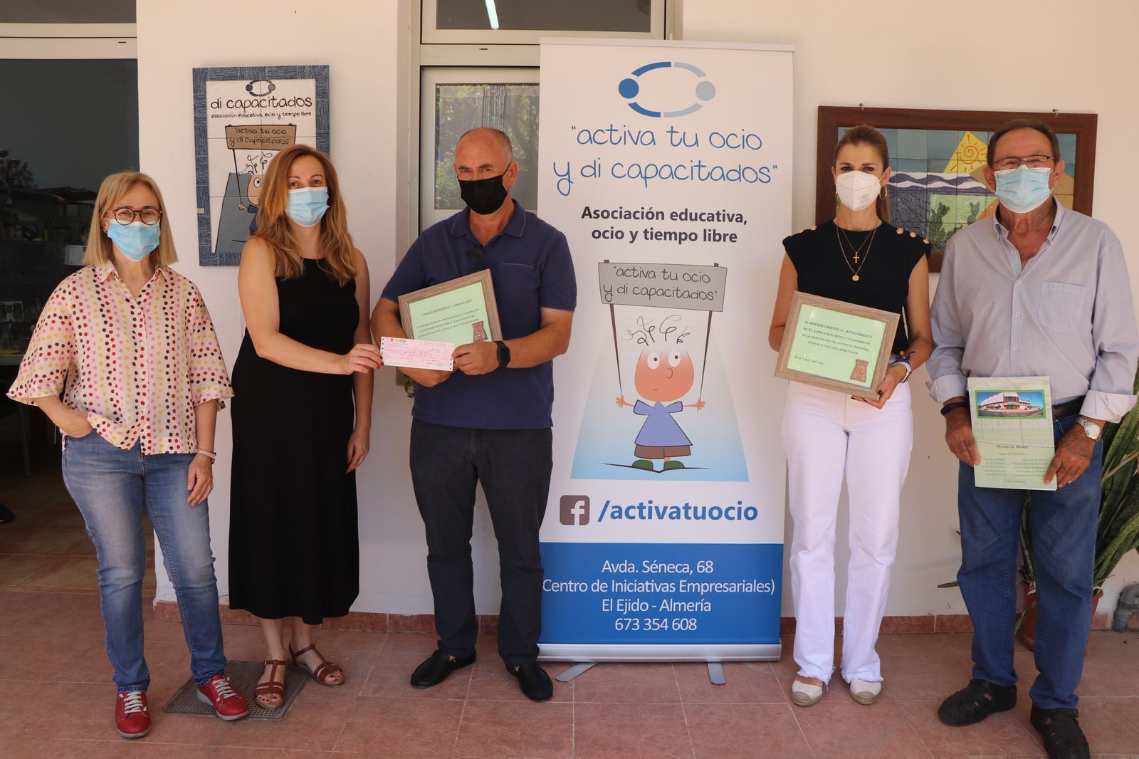 Entrega del cheque de Campoejido a favor de ‘Activa tu ocio y di capacitados’