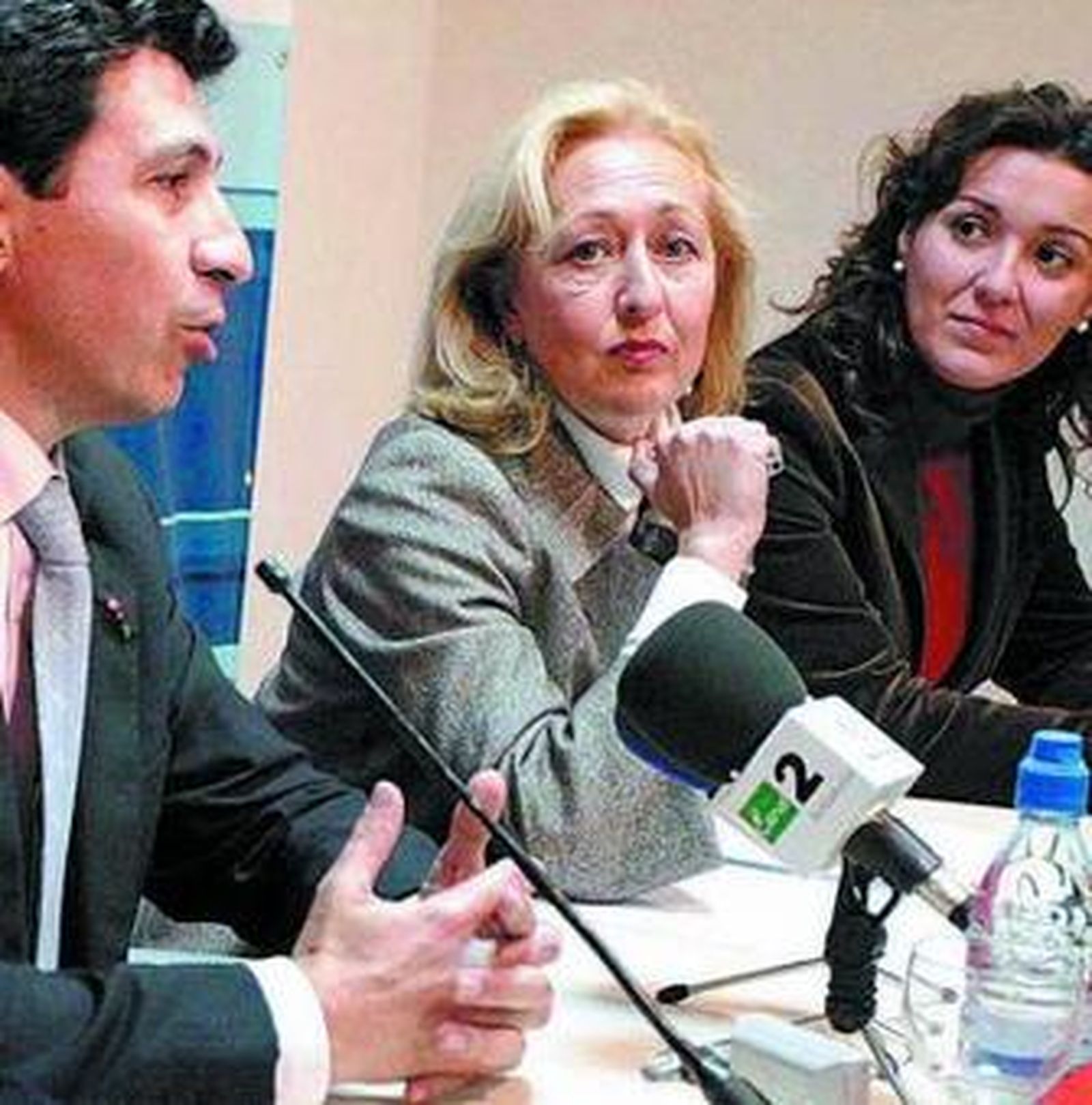 Fuensanta Coves, entre Tornay y Araujo, en una foto de archivo.