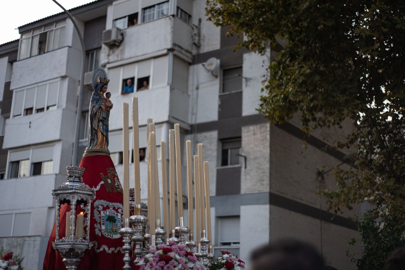 La procesión de la Virgen del Pilar por la Hispanidad en imágenes