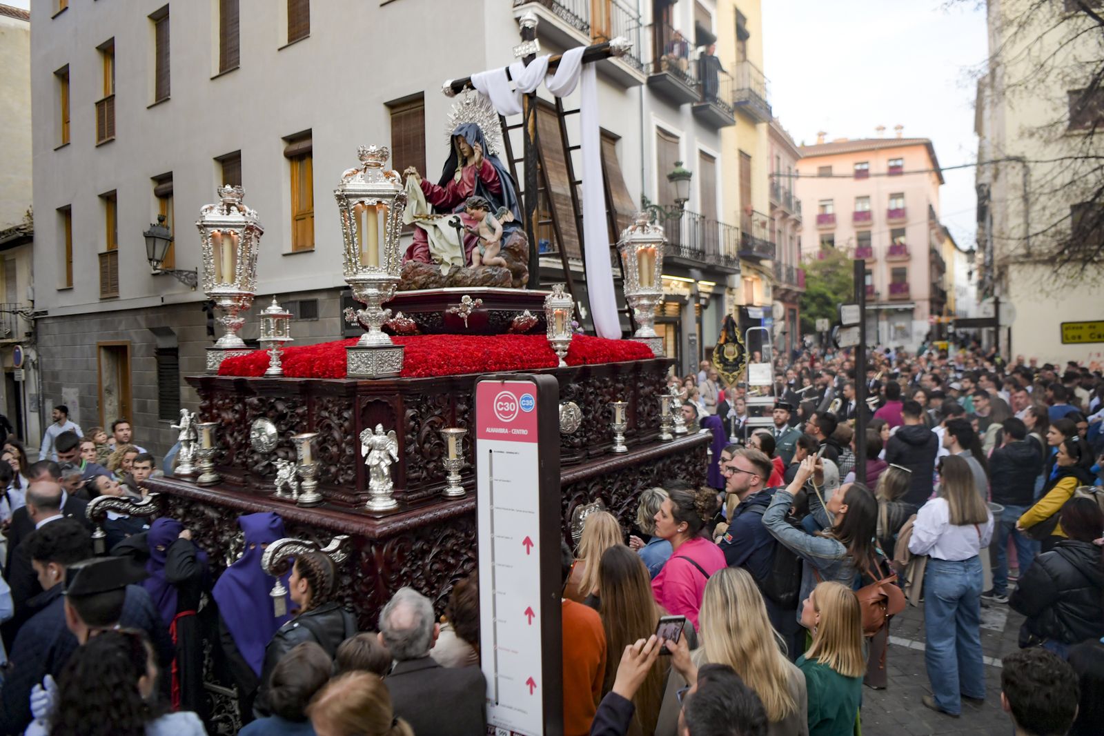Las mejores fotos del Martes Santo en Granada