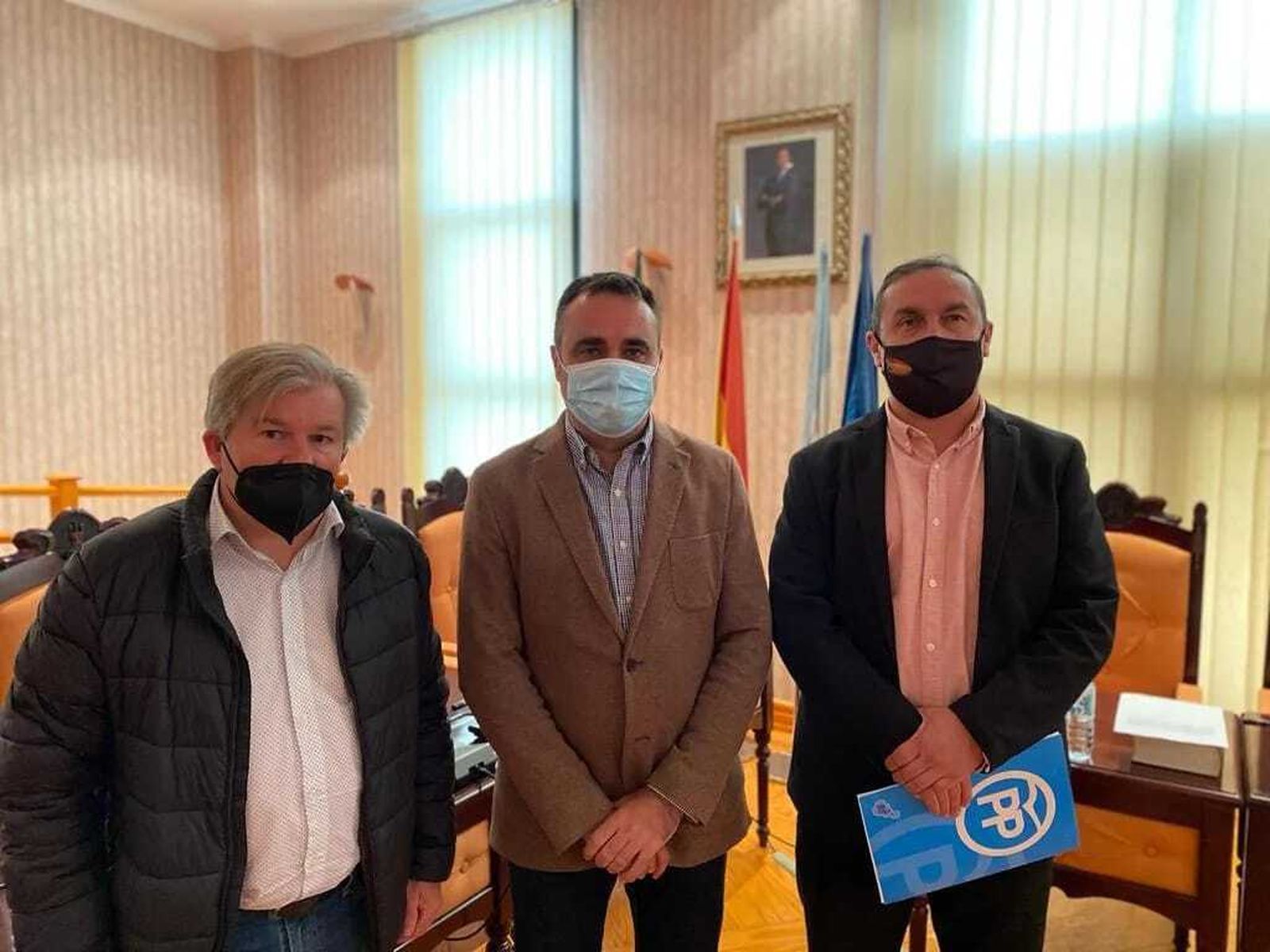 Momento del nombramiento de los dos nuevos concejales del PP de Salobreña