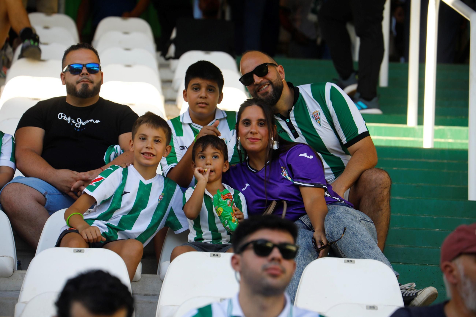 Las mejores fotos del ambiente en El Arcángel para el Córdoba CF - Racing de Ferrol