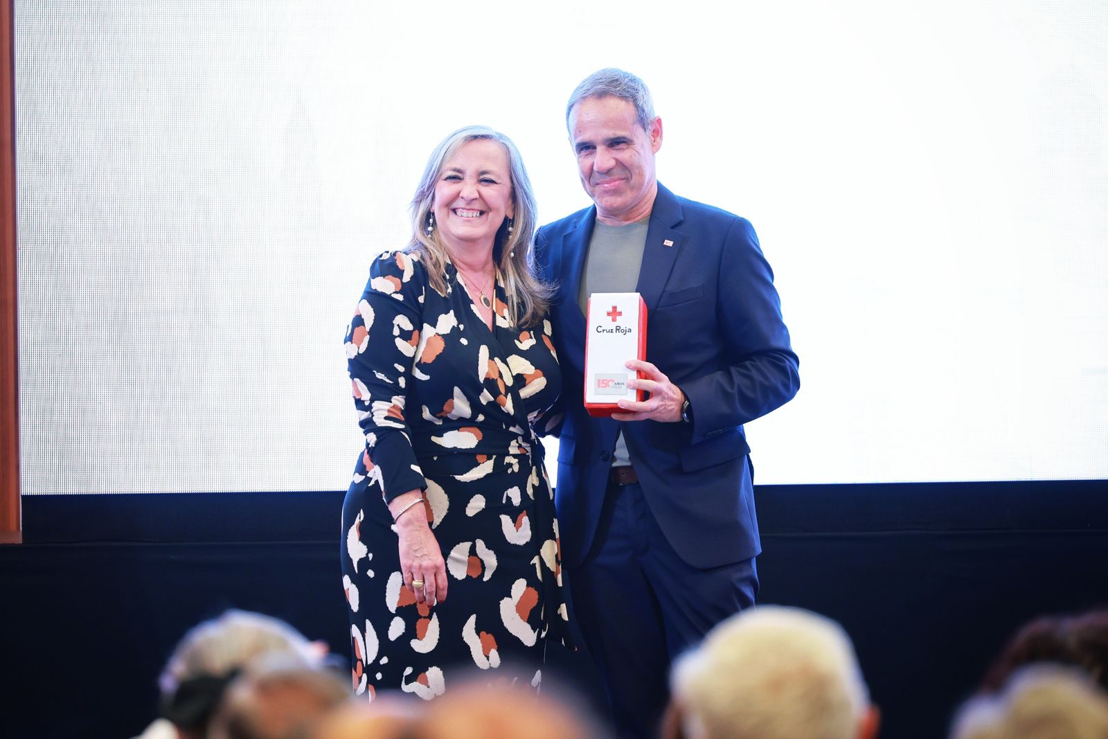 El ex subdelegado José Pacheco, junto a la presidenta provincial de Cruz Roja, Carmen de Lara.