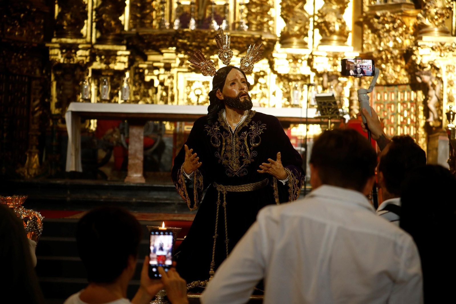 Las mejores fotos de la veneración al Señor del Huerto de Córdoba tras su restauración