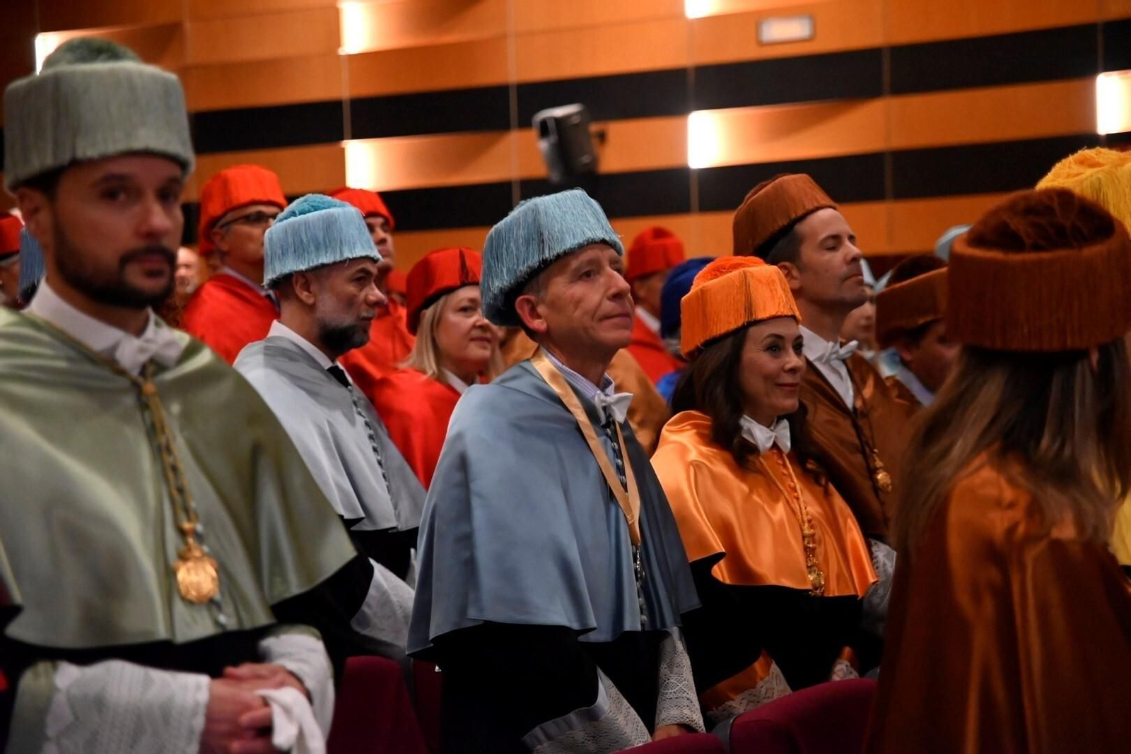 Las fotografías de la investidura de Pilar León-Castro y Rafael Illescas como doctores honoris causa en Córdoba