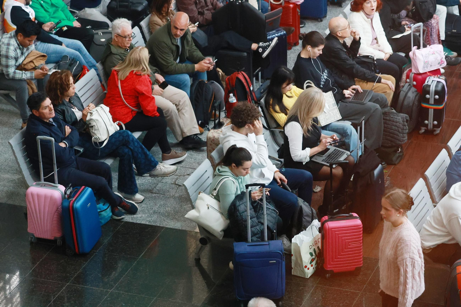 Las fotos de los retrasos en los trenes de Málaga tras el robo de cable
