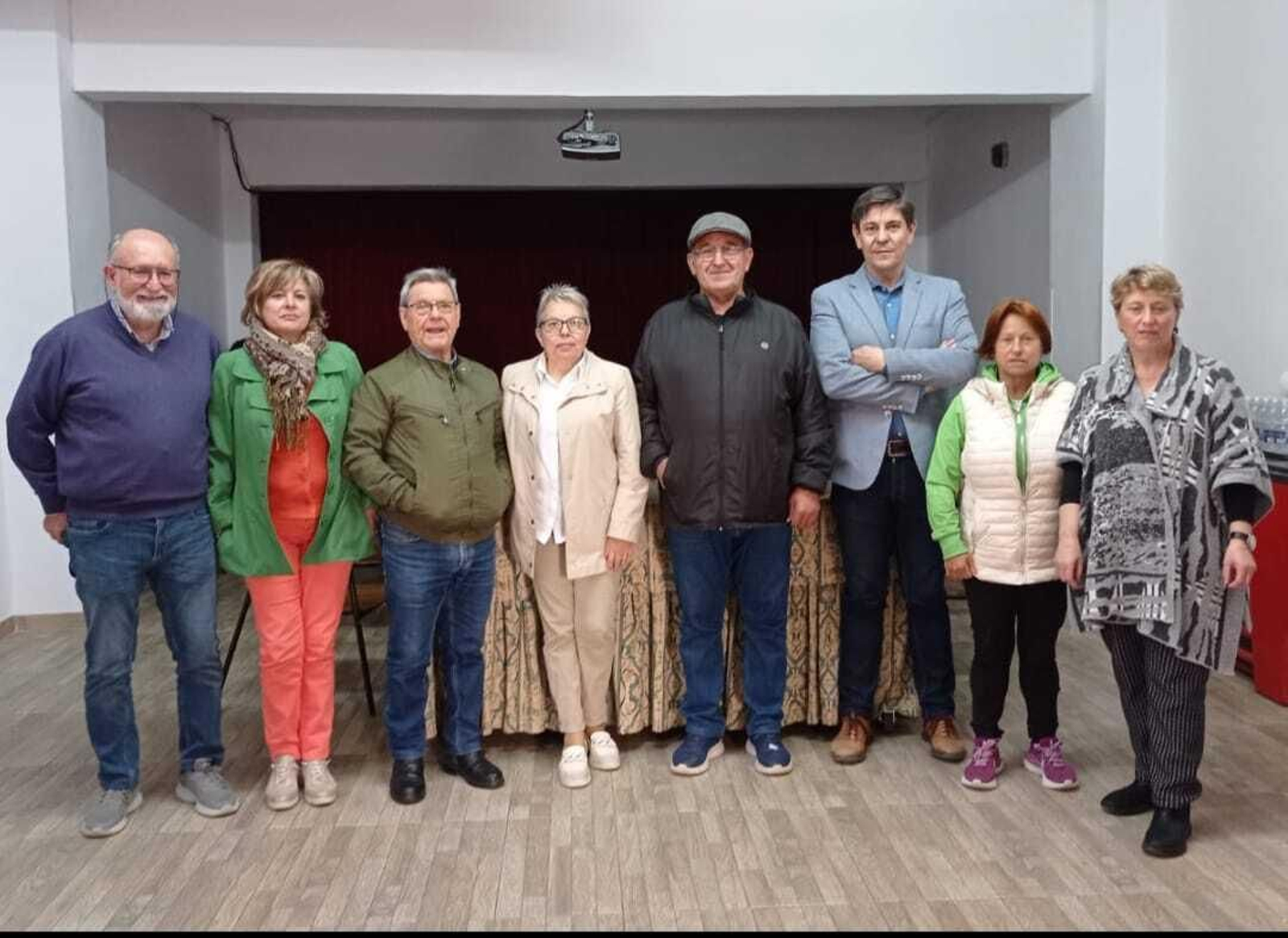 Grupo de personas encerradas en el Consistorio.