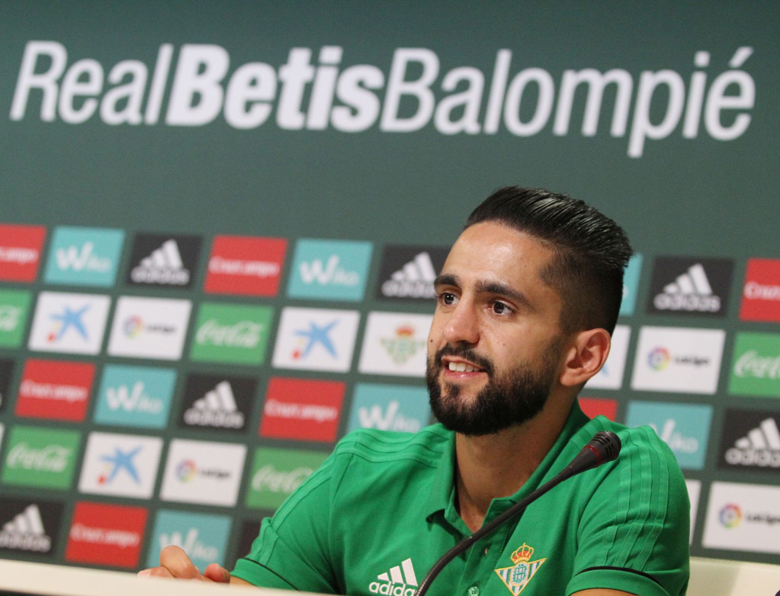 Boudebouz, en su presentación con el Betis