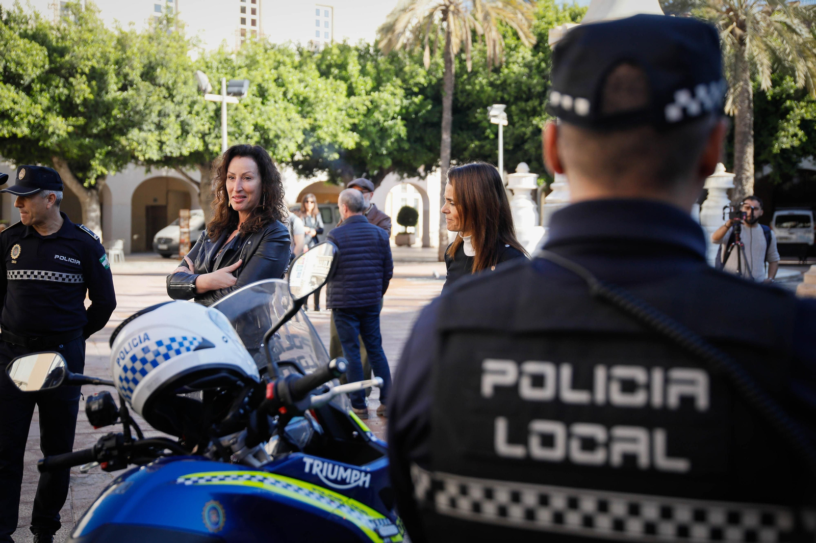 Presentación vehículos y motos policía local en imágenes