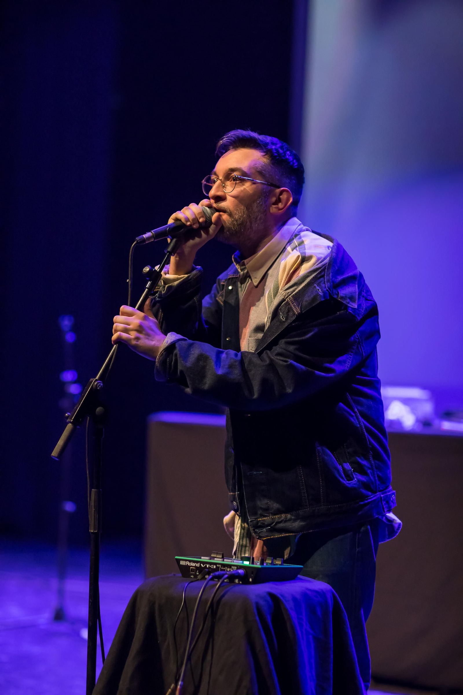 El MC malagueño Elphomega, durante su concierto en el Echegaray.