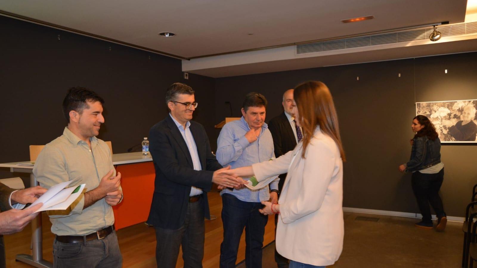 Entrega de los carnés a los nuevos delegados