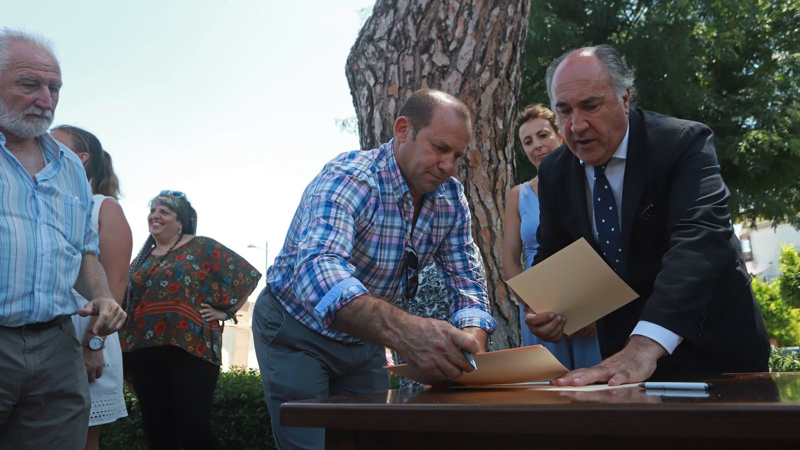 Las mejores fotos del viaje reivindicativo de los alcaldes a Ronda en tren