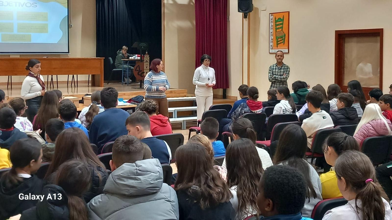 La concejalía de Servicios Sociales representada por Encarni Pérez realiza sesiones de trabajo en centros de Guadix