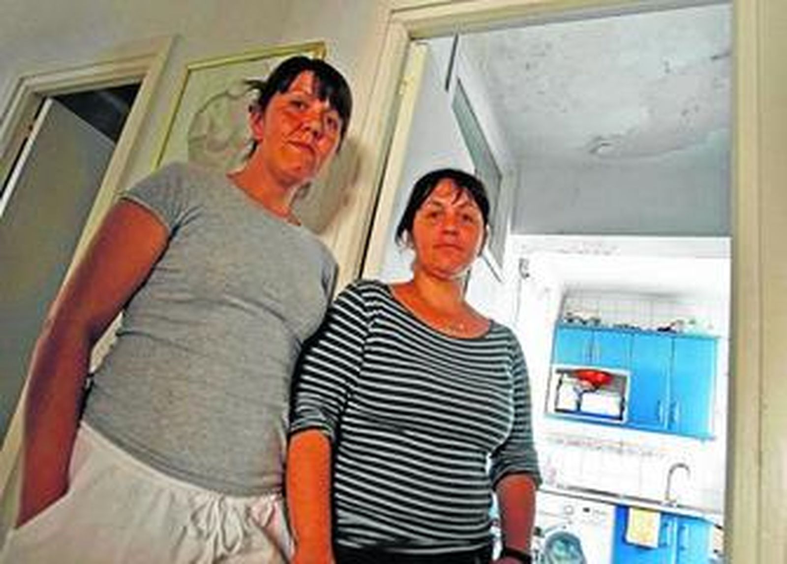 Las hermanas Cornejo, en su actual vivienda de la calle Velázquez a la espera de recibir la nueva en Matadero.