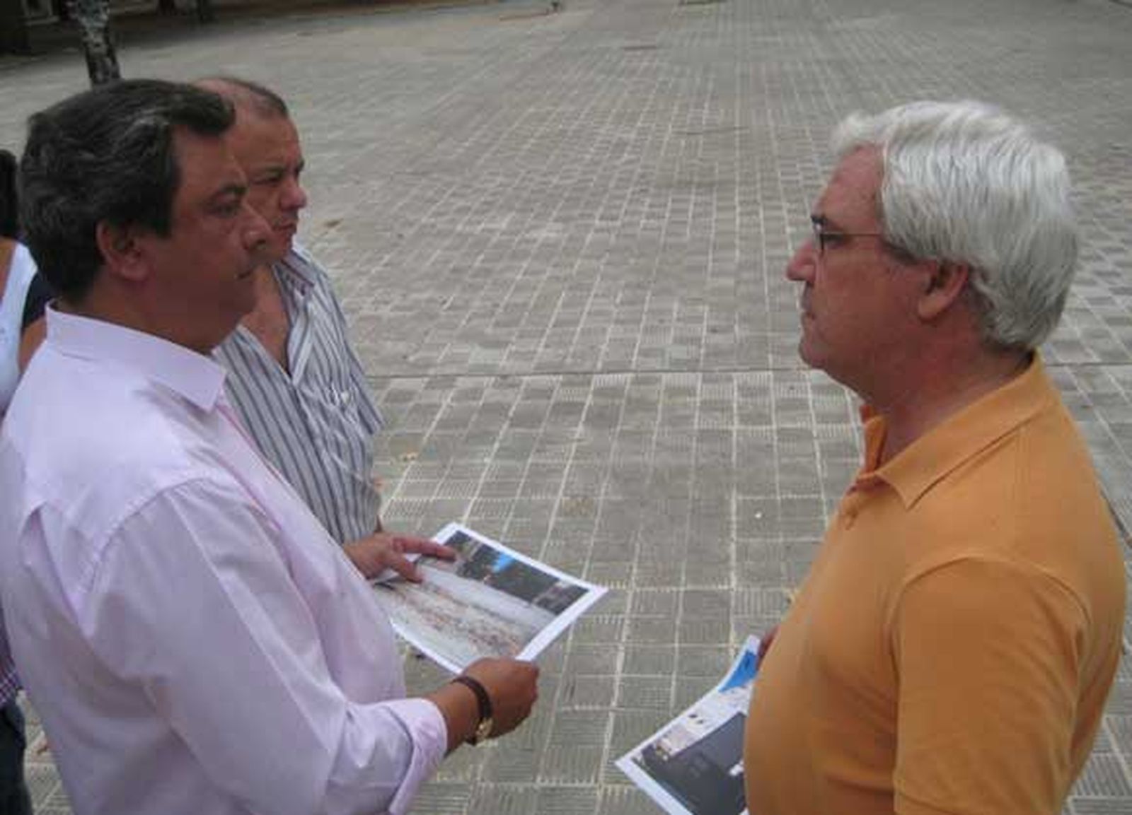 El Ayuntamiento recupera la plaza de Albaicín en Sevilla Este