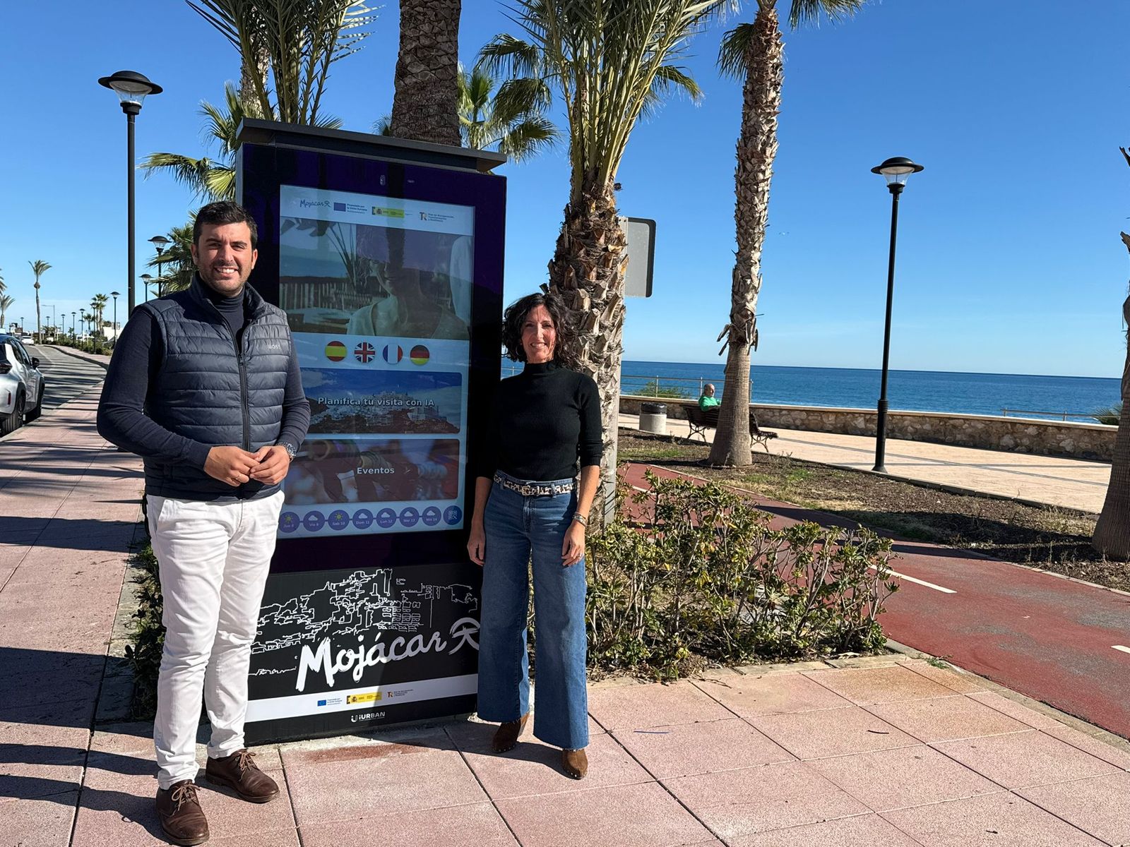 Tótems informativos en Mojácar.