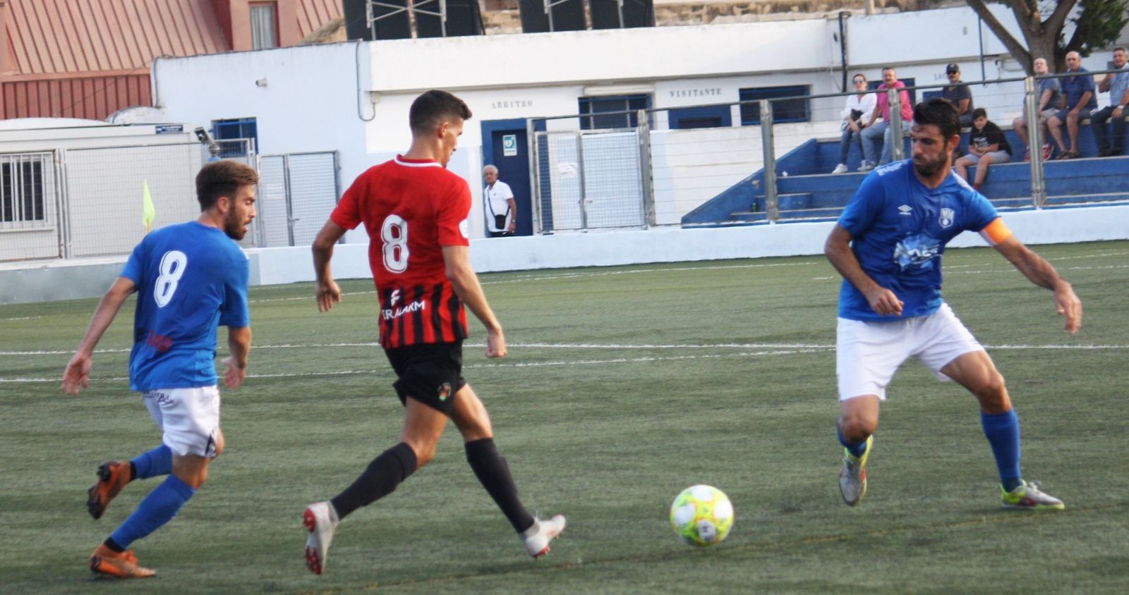 Imagen de un partido de esta temporada en el Municipal de San Miguel.