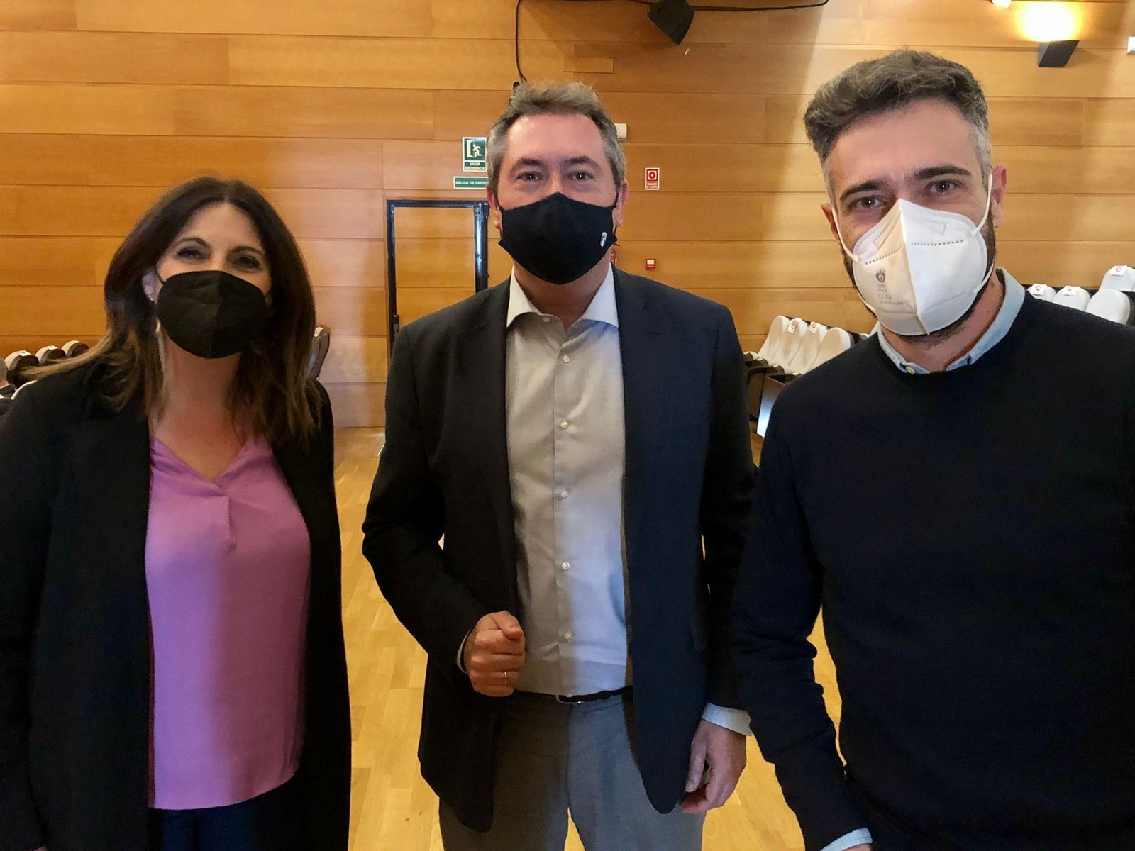 Espadas, junto a Ángeles Férriz y Felipe Sicilia, en Jaén.