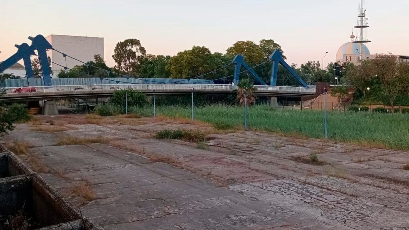 La pasarela del lago de la Expo'92.