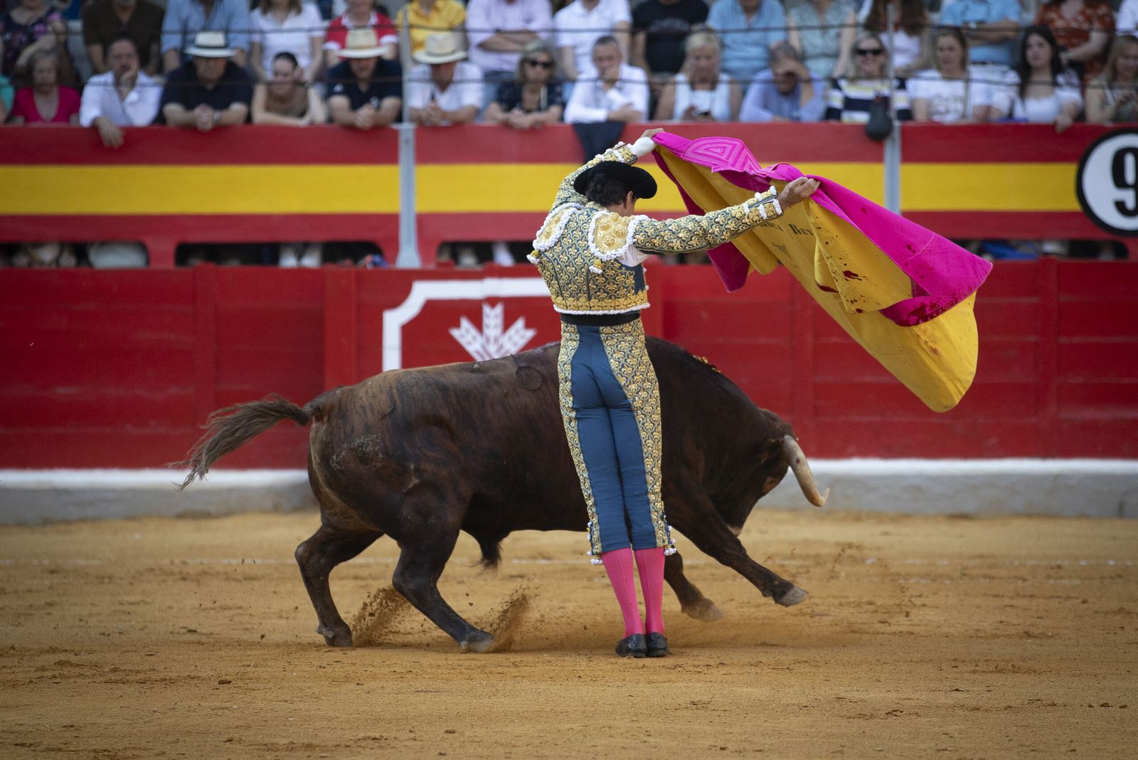 El Fandi vuelve a deleitar ante su afición