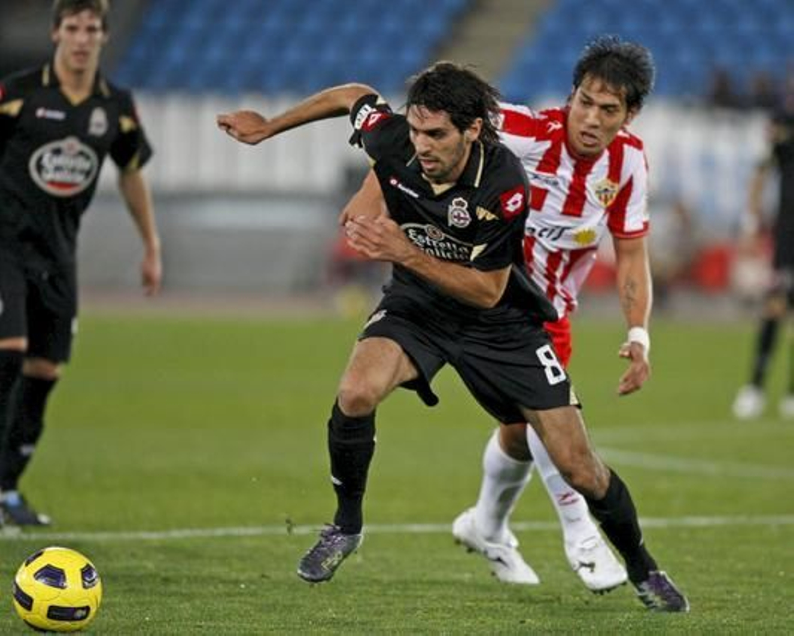 El Almería viajará con ventaja a Riazor tras ganar 1-0 al Deportivo en la ida de cuartos de final de la Copa del Rey. / EFE