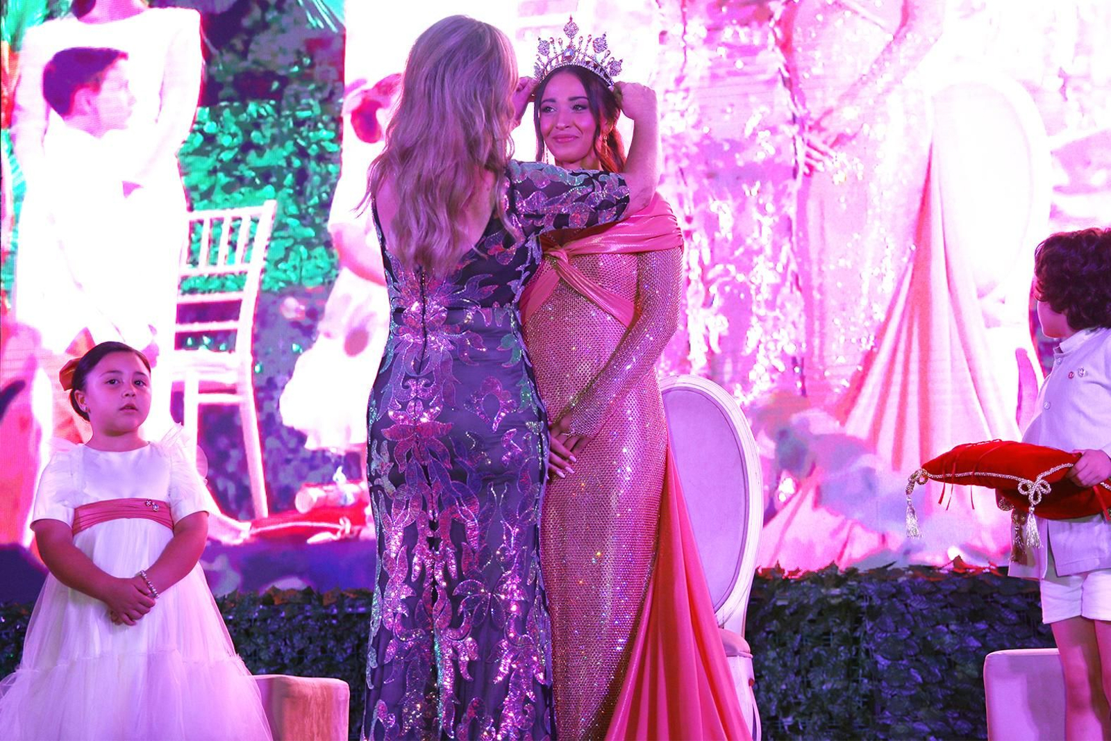 Daniela Calado es coronada reina de las fiestas patronales de San Juan del Puerto. Daniela Calado es coronada reina de las fiestas patronales de San Juan del Puerto.