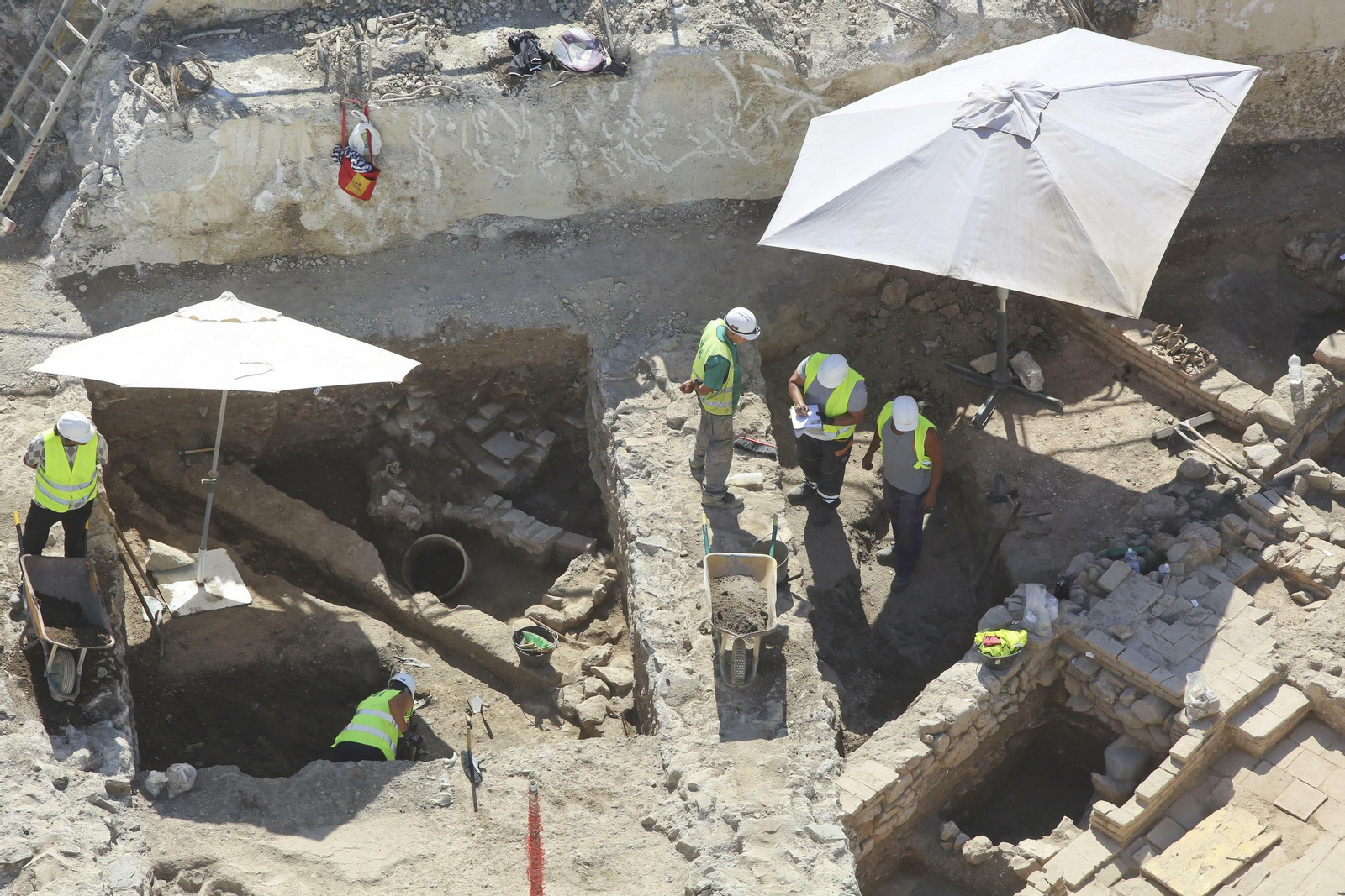 Fotos de los restos arqueológicos encontrados en la obra del Metro de Málaga