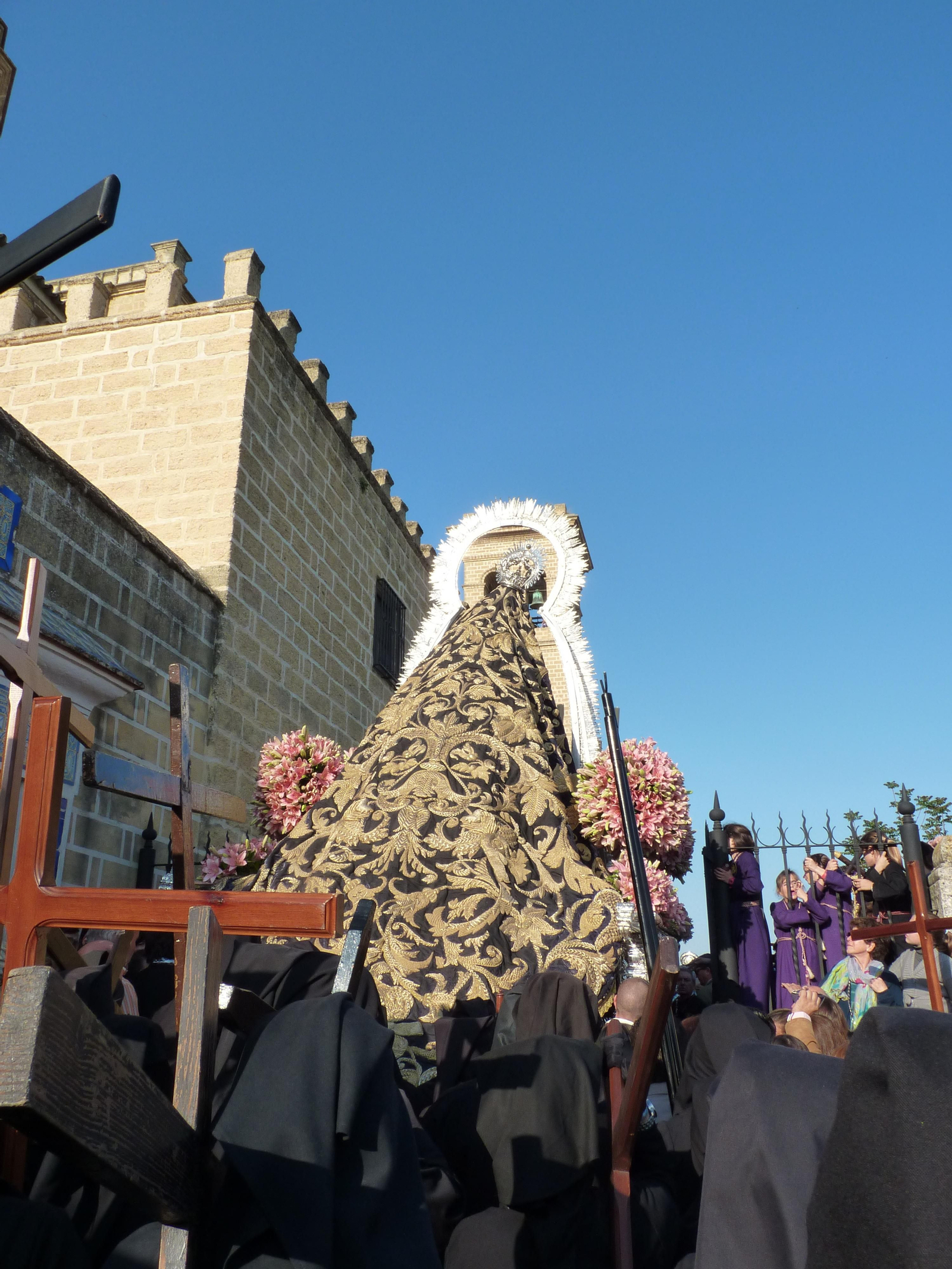 El manto, bordado a principios del siglo XX, se ha restaurado recientemente.