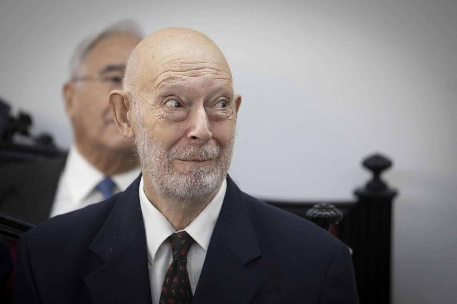 Botones de oro y lazo (15191055).jpg