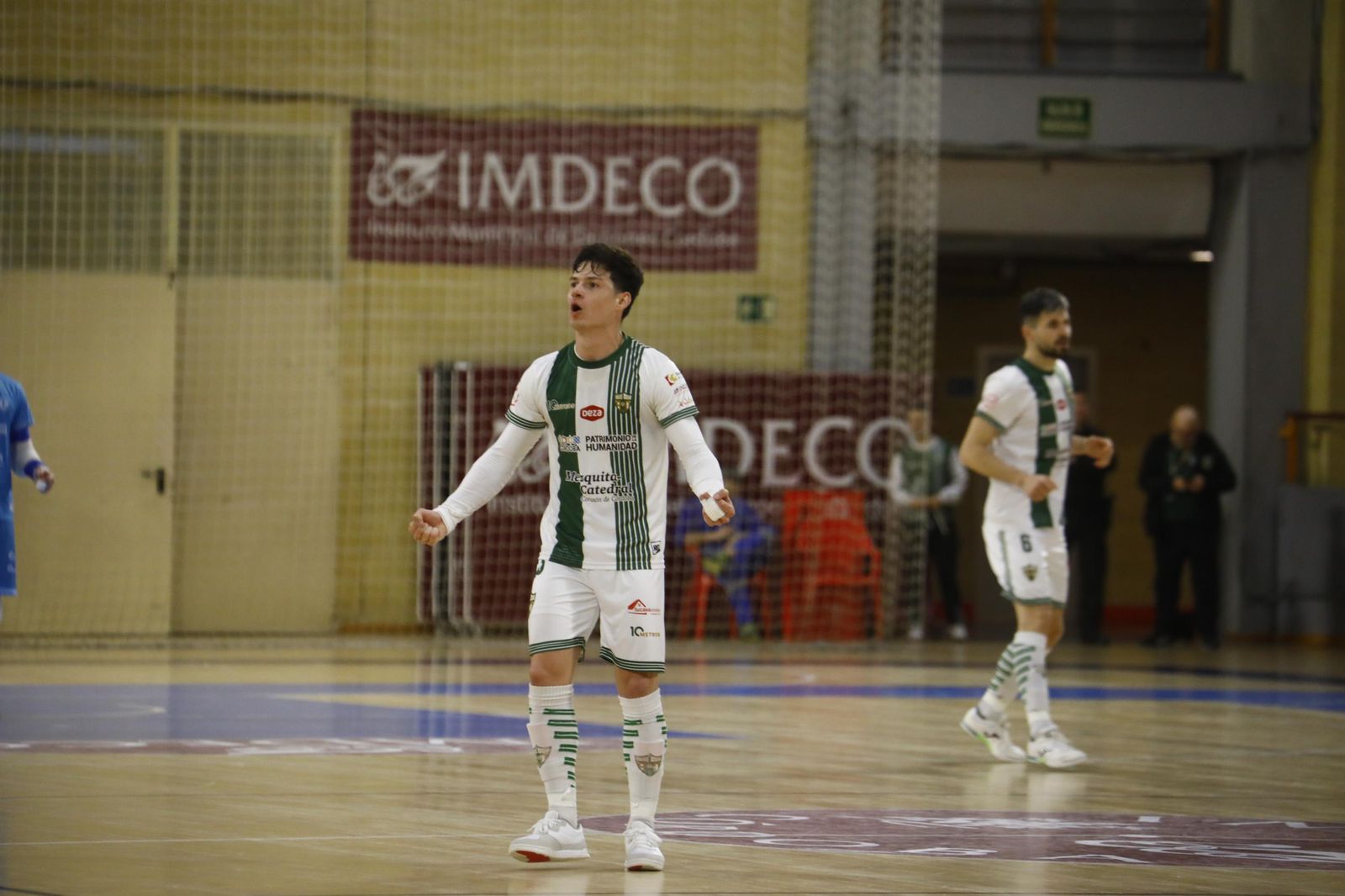 Las mejores fotos del ambiente en Vista Alegre para el Córdoba Futsal - Noia