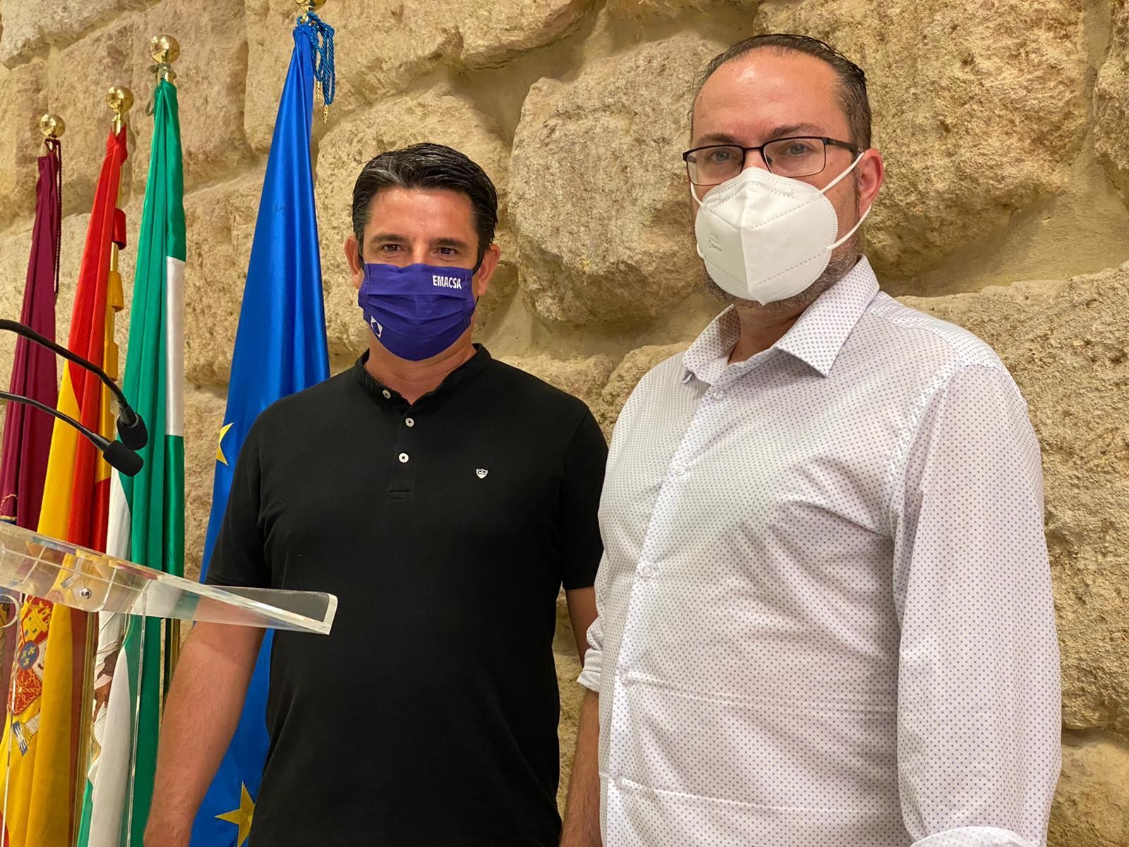 Pedro García y Juan Alcántara, en el Ayuntamiento de Córdoba.