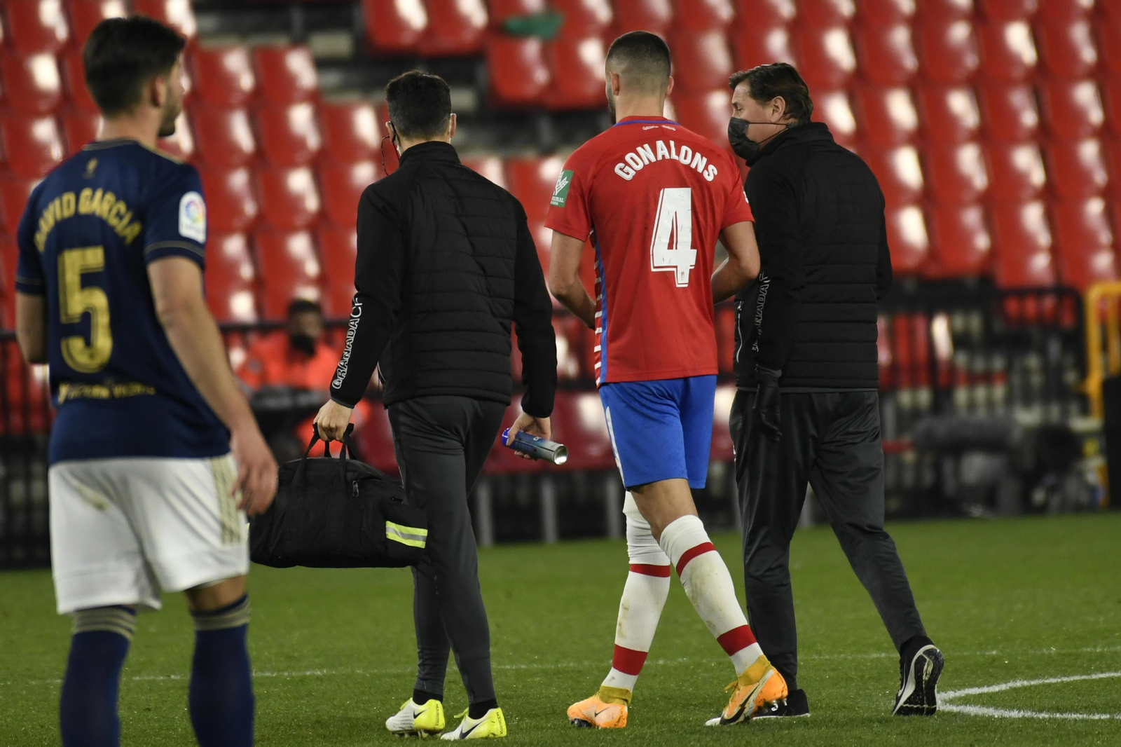 Maxime Gonalons abandonó lesionado el terreno de juego. Maxime Gonalons abandonó lesionado el terreno de juego.