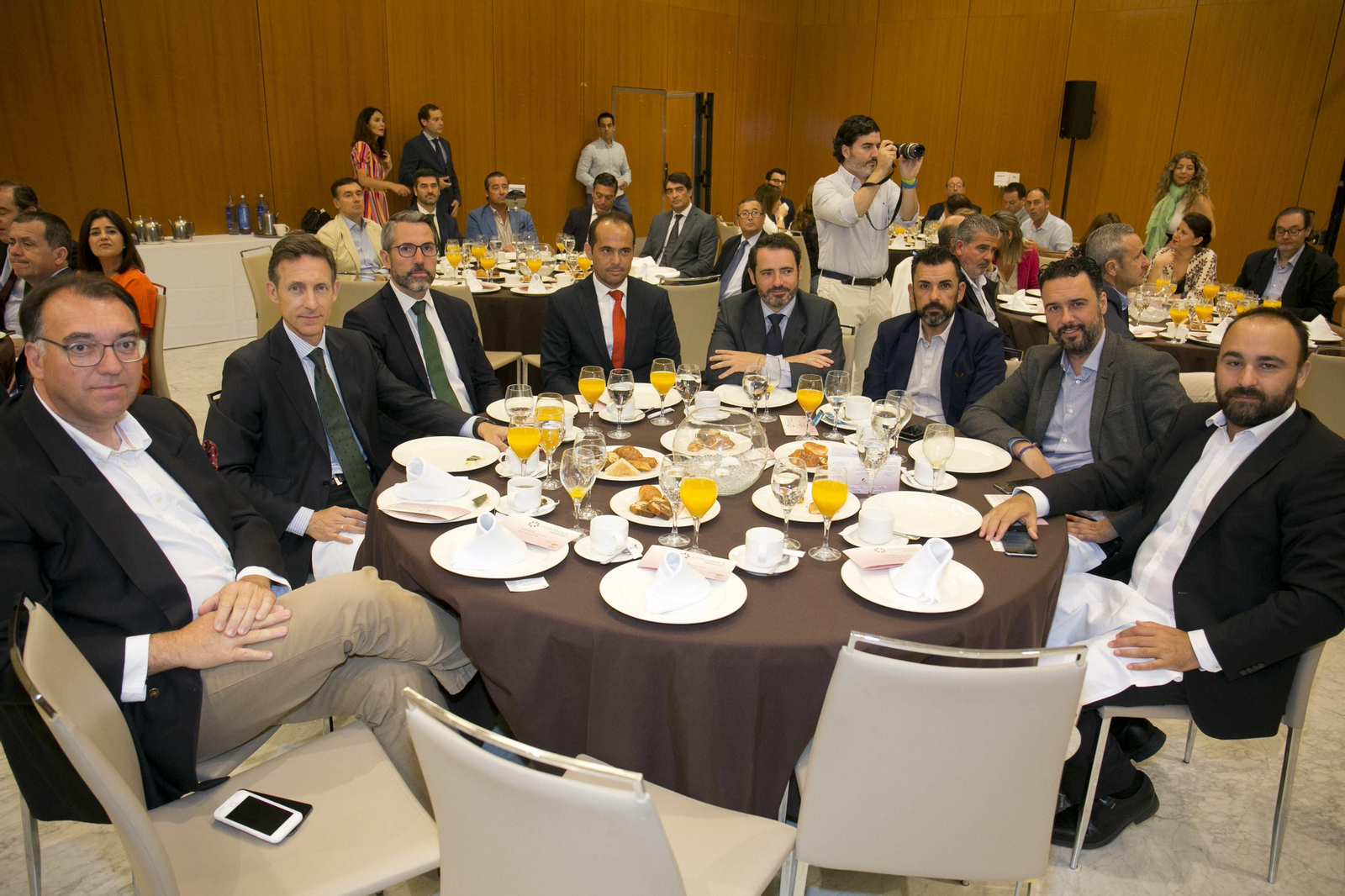 Las imágenes del Foro Joly con Elías Bendodo